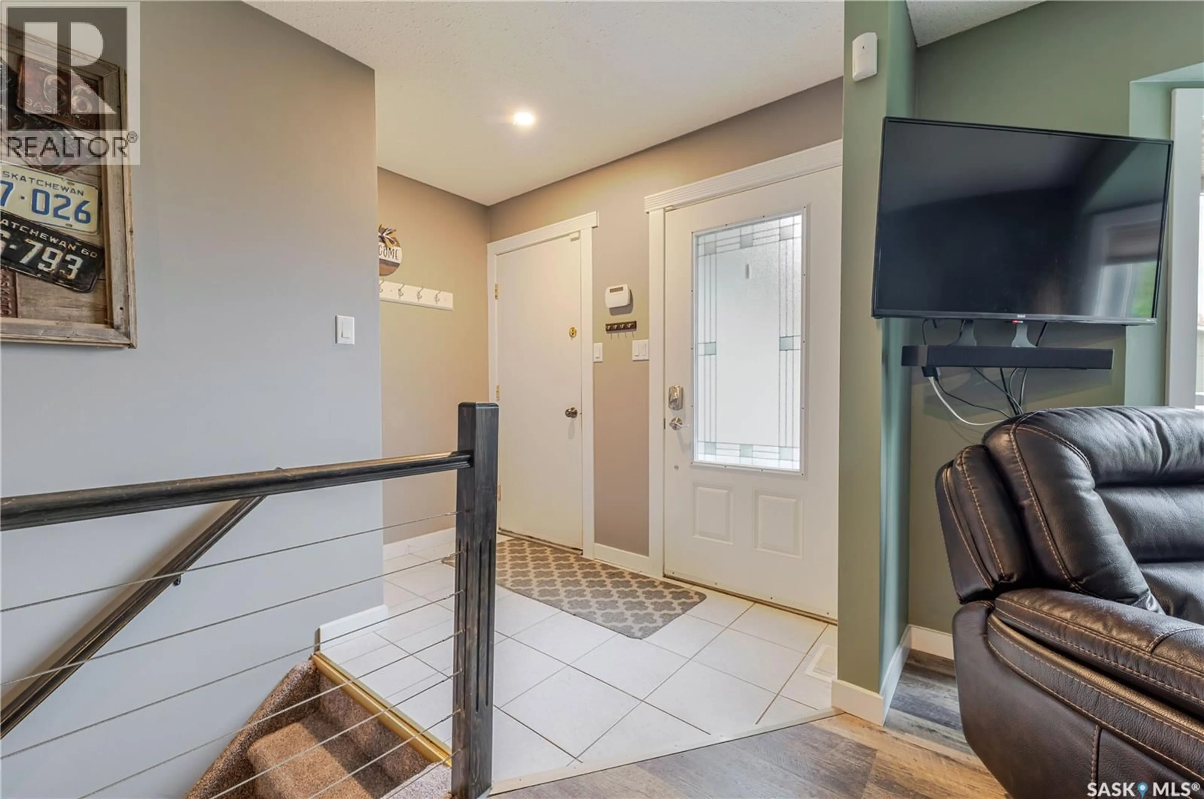 Indoor entryway for 41 TAYLOR CRESCENT, Moose Jaw Saskatchewan S6J1J6
