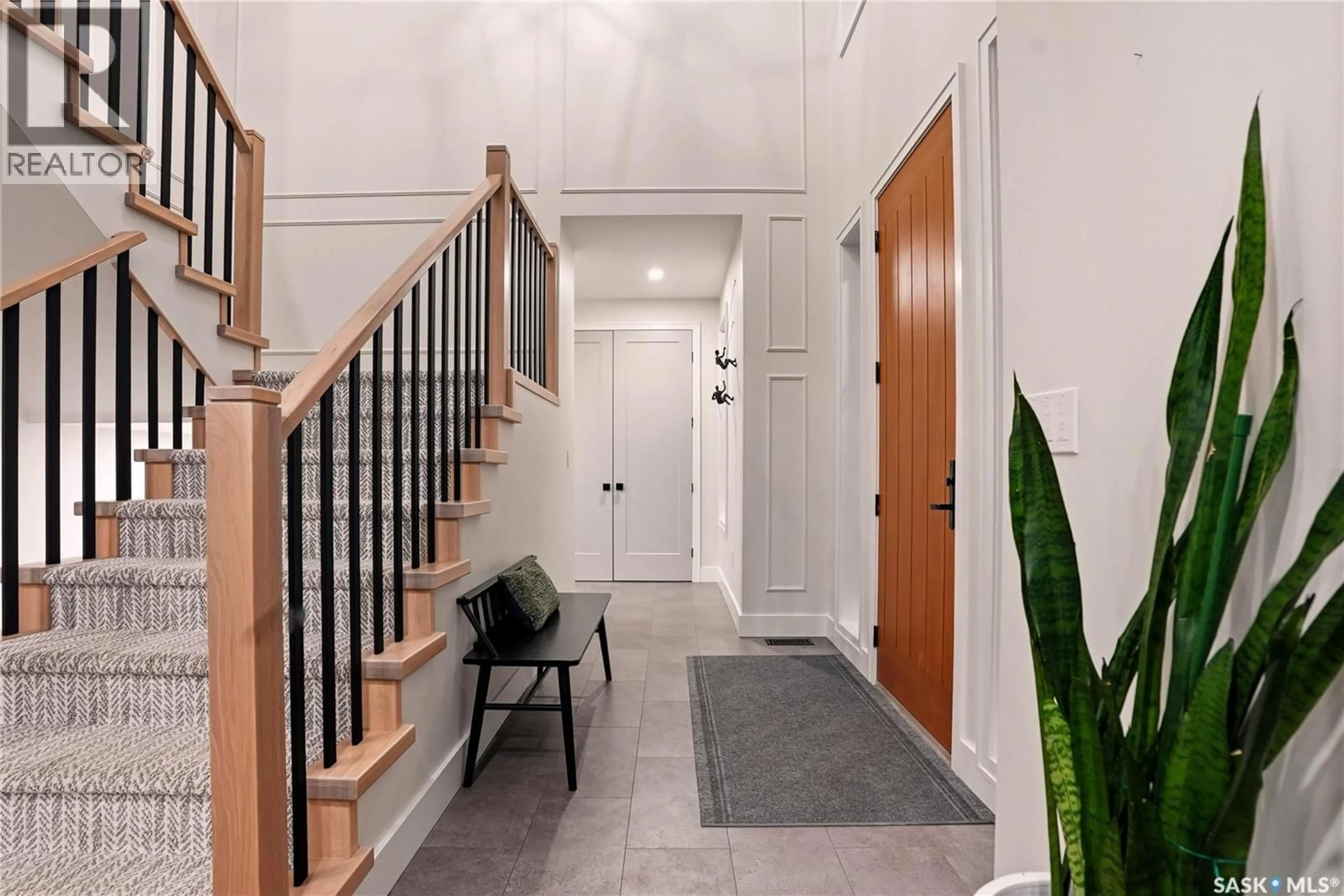 Indoor entryway for 424 3RD STREET, Saskatoon Saskatchewan S7H1L7
