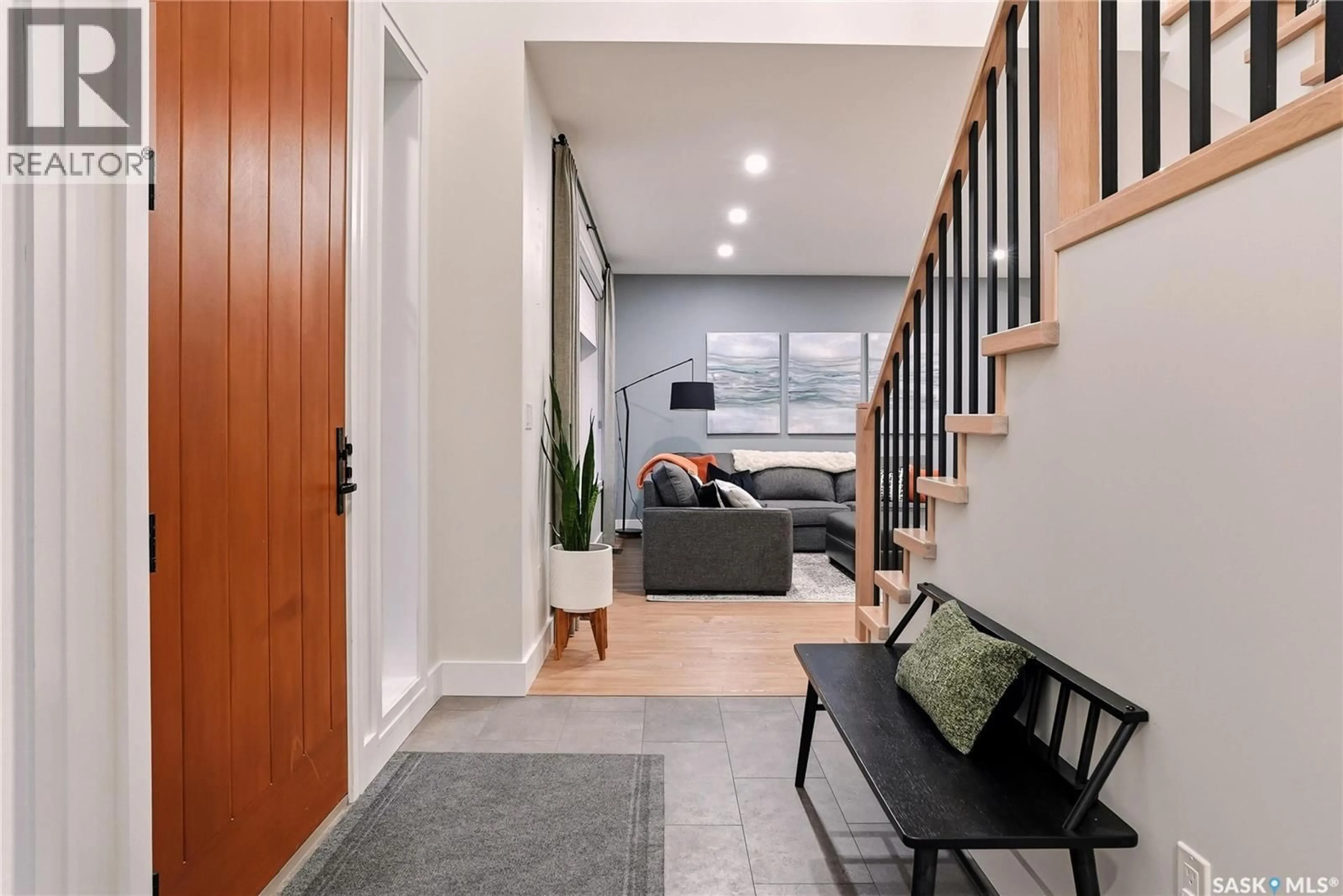 Indoor entryway for 424 3RD STREET, Saskatoon Saskatchewan S7H1L7