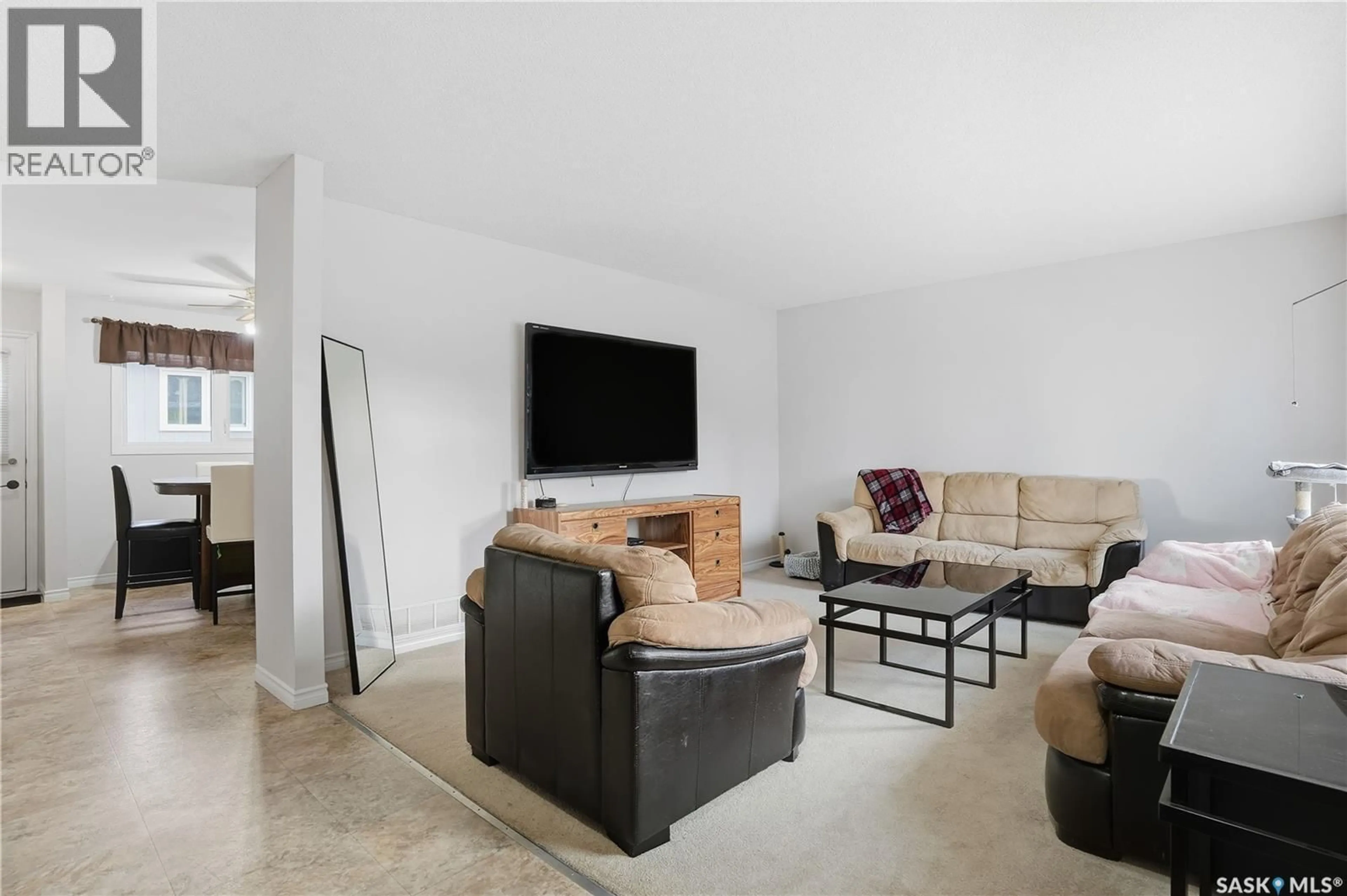 Living room with furniture, unknown for 7 UNIVERSITY PARK DRIVE, Regina Saskatchewan S4V0C8
