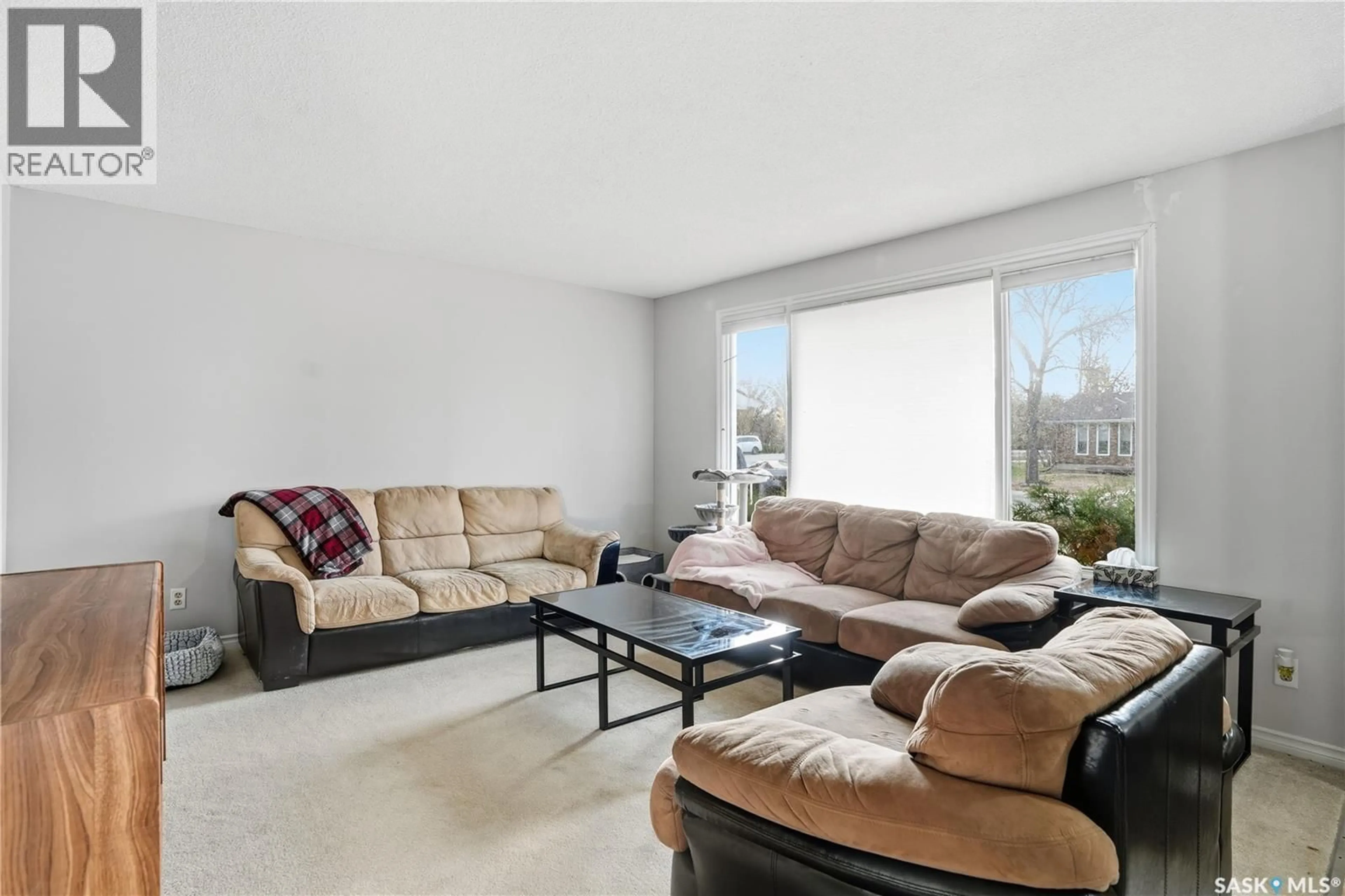 Living room with furniture, unknown for 7 UNIVERSITY PARK DRIVE, Regina Saskatchewan S4V0C8