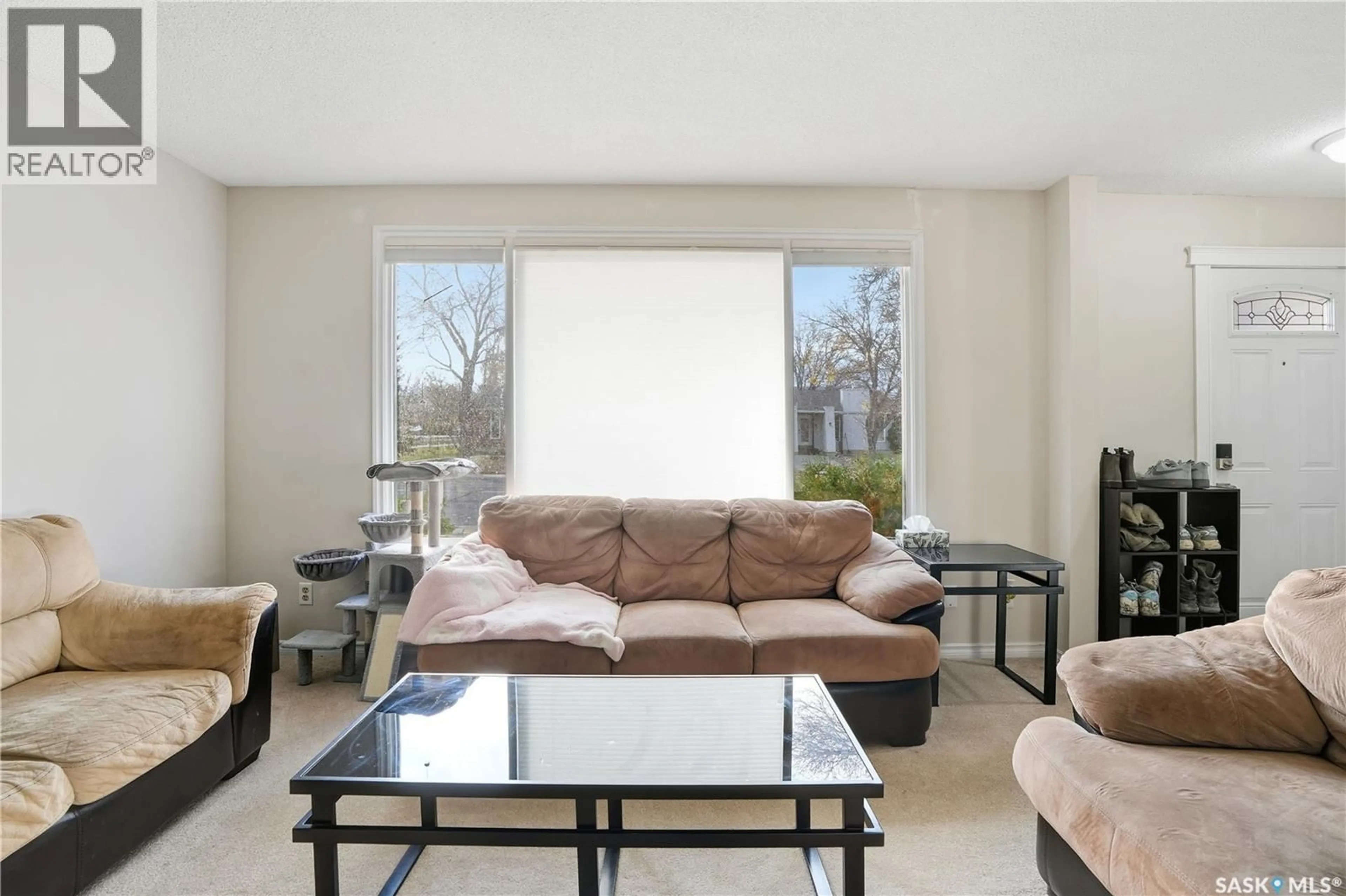 Living room with furniture, unknown for 7 UNIVERSITY PARK DRIVE, Regina Saskatchewan S4V0C8
