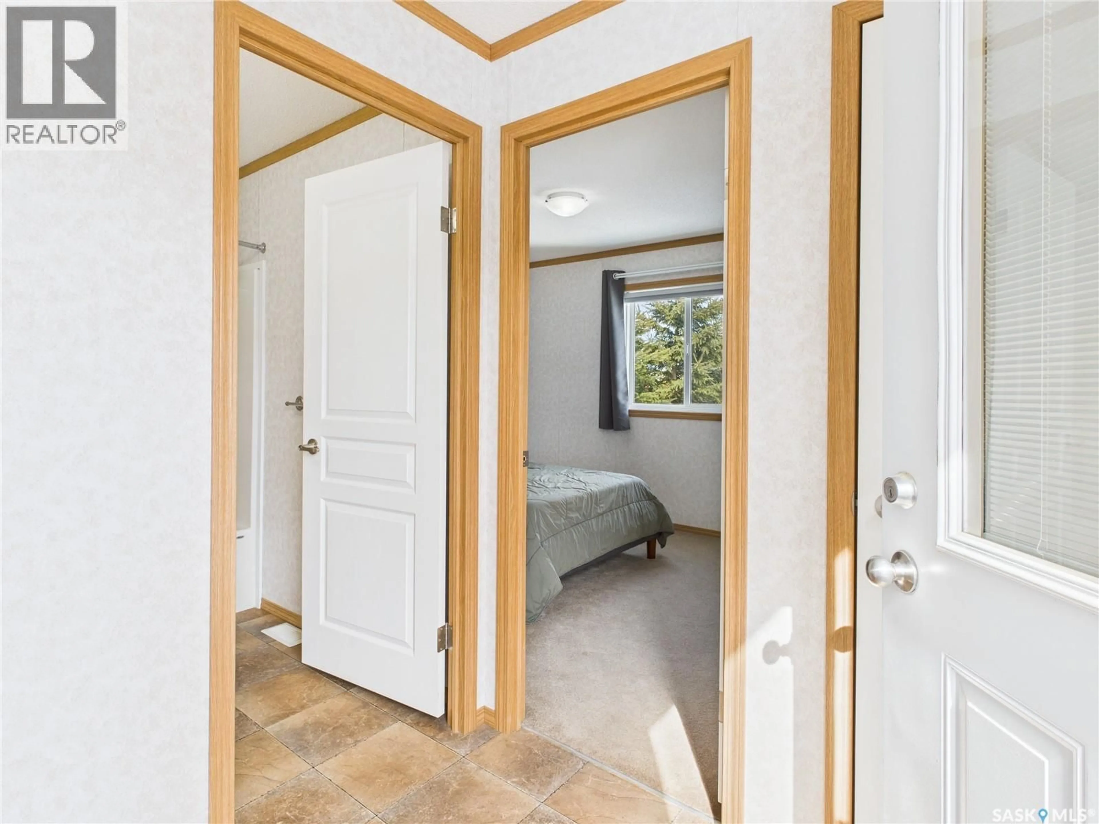 Indoor entryway for 805 2ND AVENUE, Shellbrook Saskatchewan S0J2E0