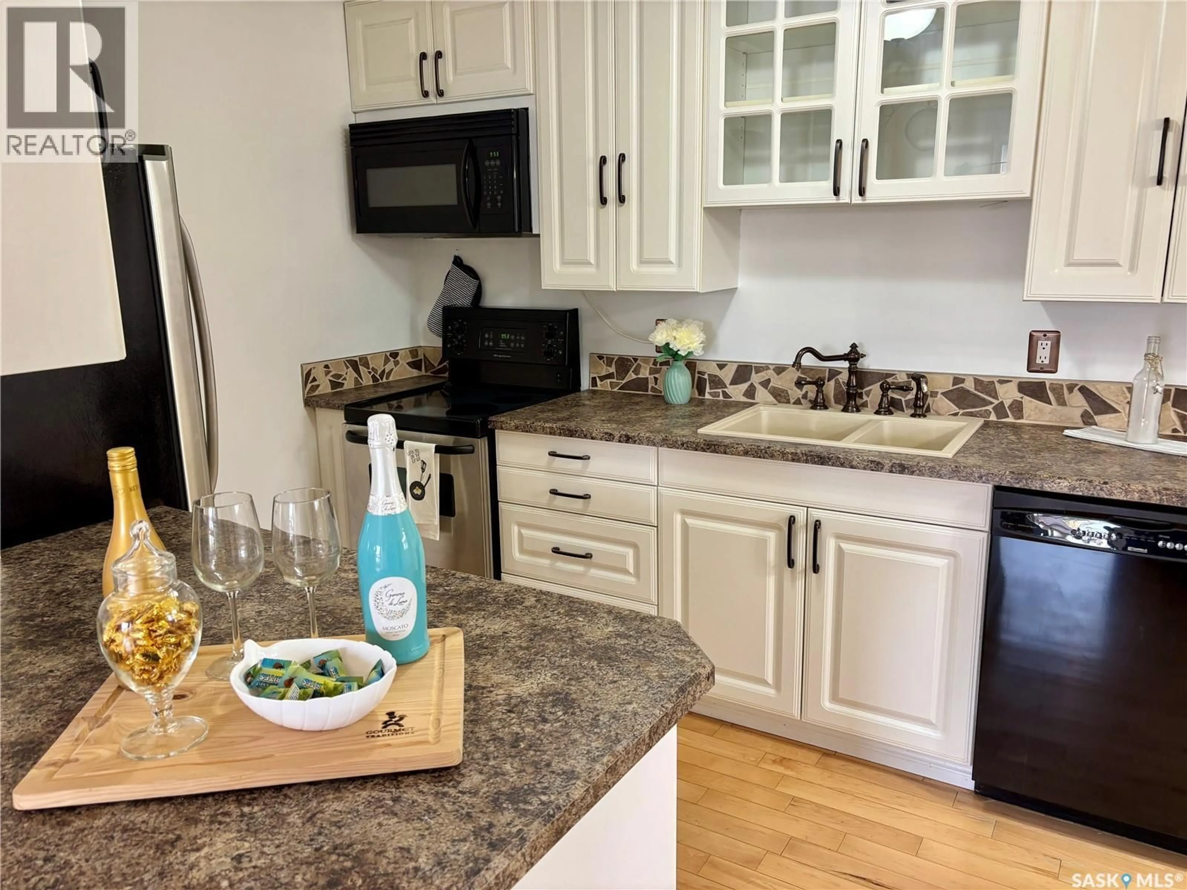 Open concept kitchen, unknown for 106 - 2931 HARDING STREET, Regina Saskatchewan S4V1B9