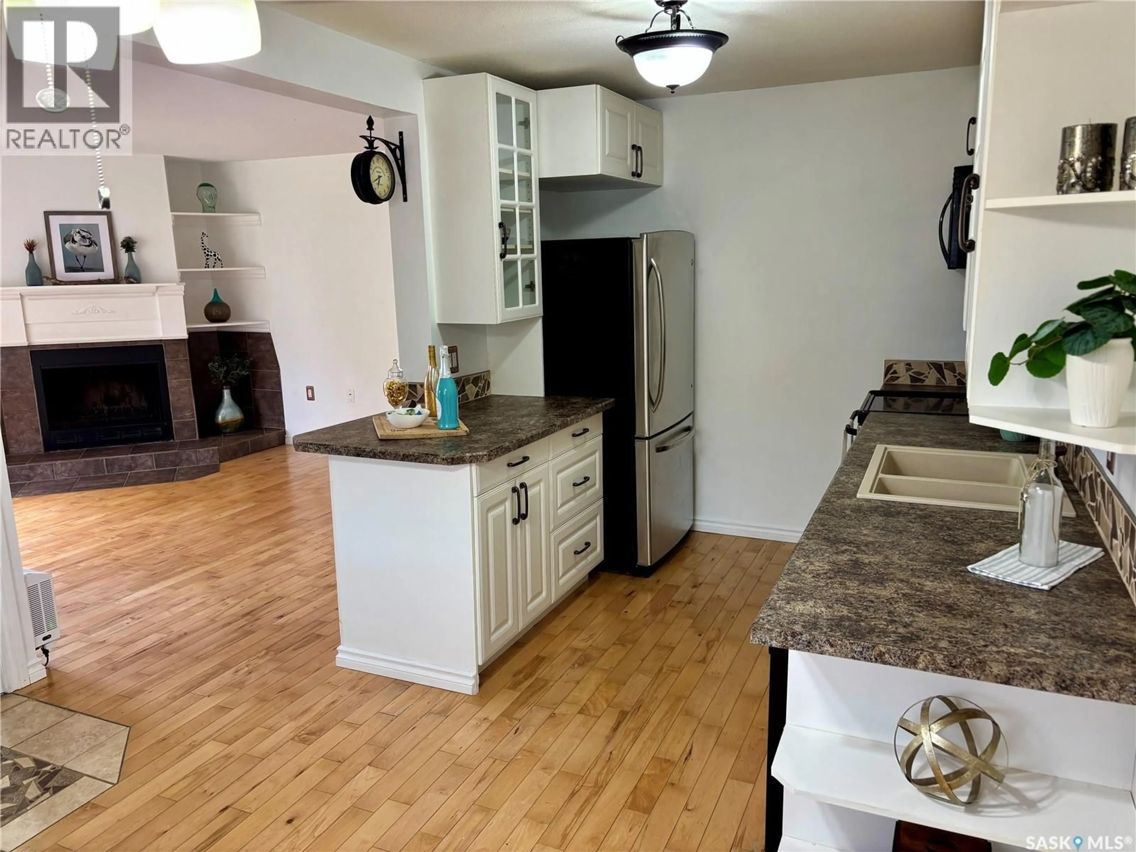 Open concept kitchen, unknown for 106 - 2931 HARDING STREET, Regina Saskatchewan S4V1B9