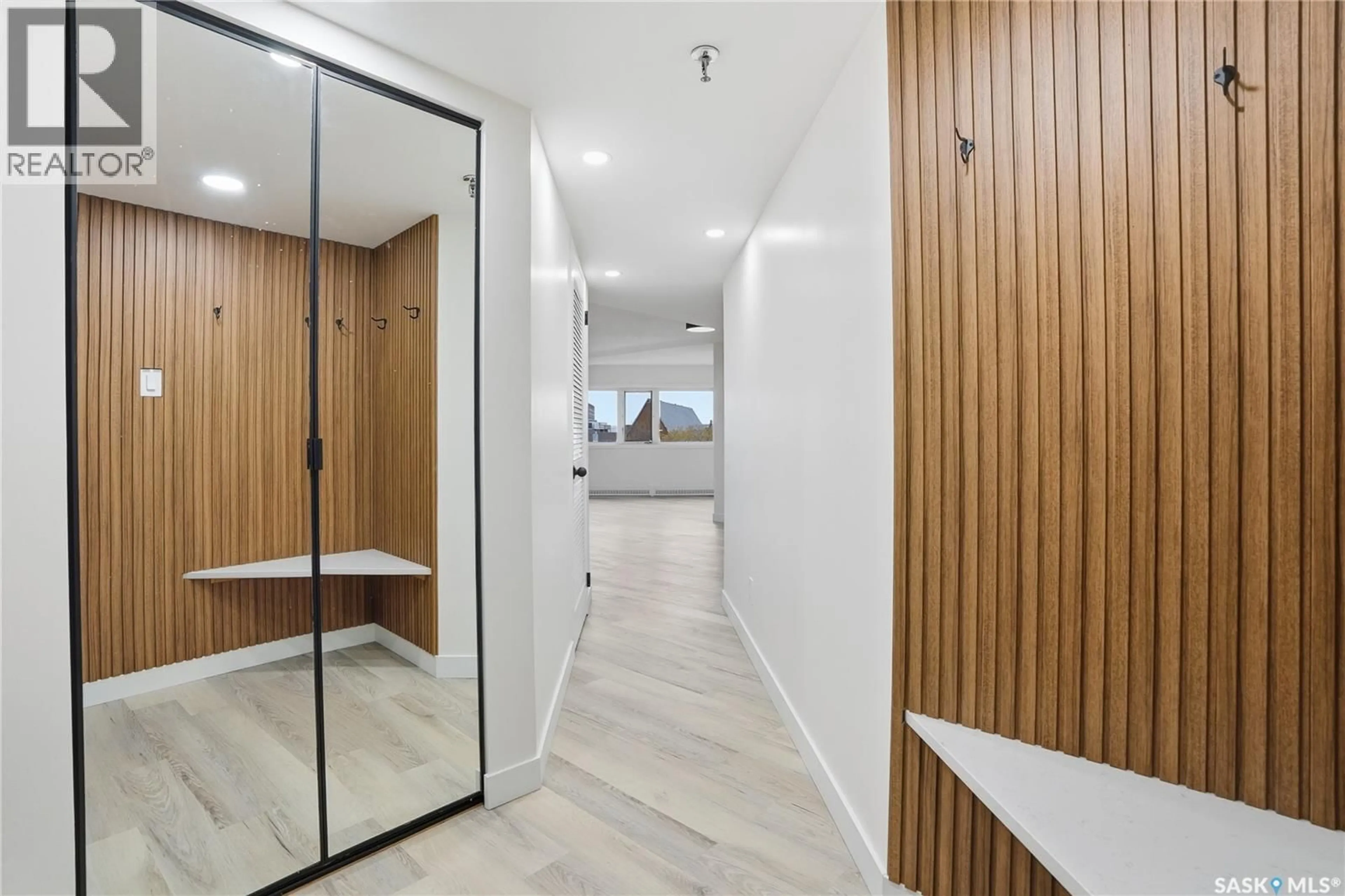 Indoor entryway for 424 - 470 SPADINA CRESCENT E, Saskatoon Saskatchewan S7K6X7