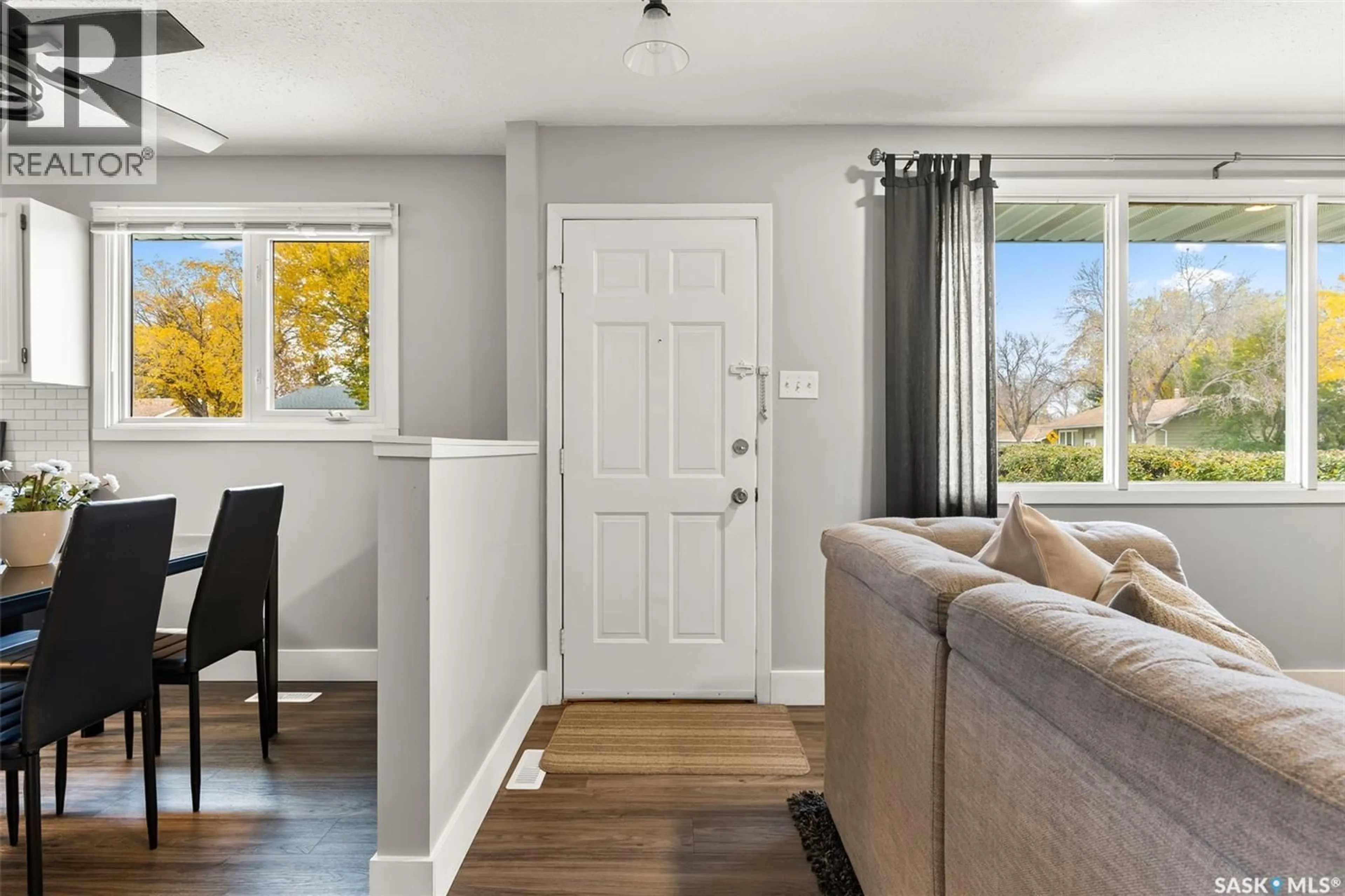 Indoor entryway for 195 MARKWELL DRIVE, Regina Saskatchewan S4X1K5