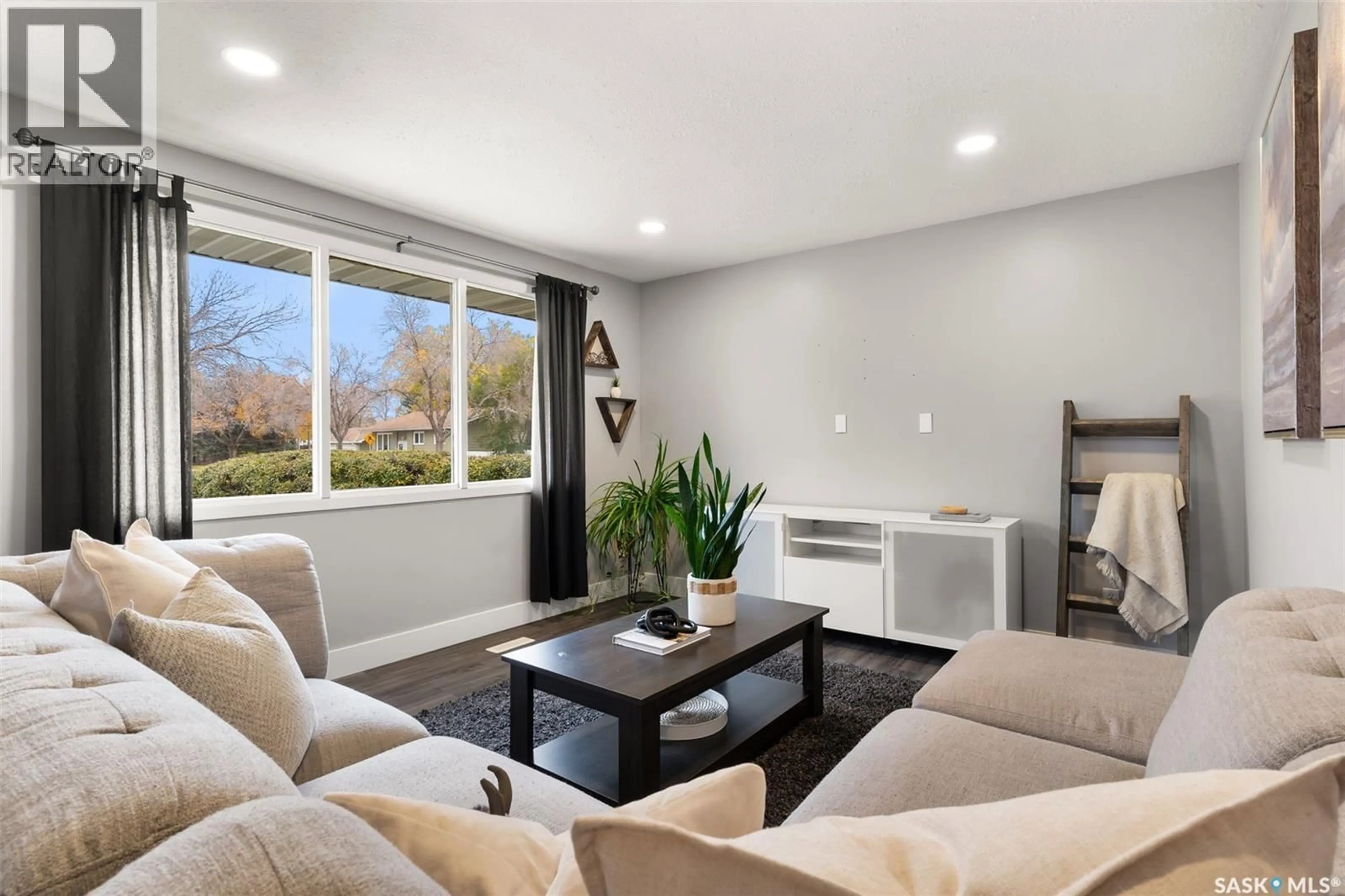 Living room with furniture, unknown for 195 MARKWELL DRIVE, Regina Saskatchewan S4X1K5