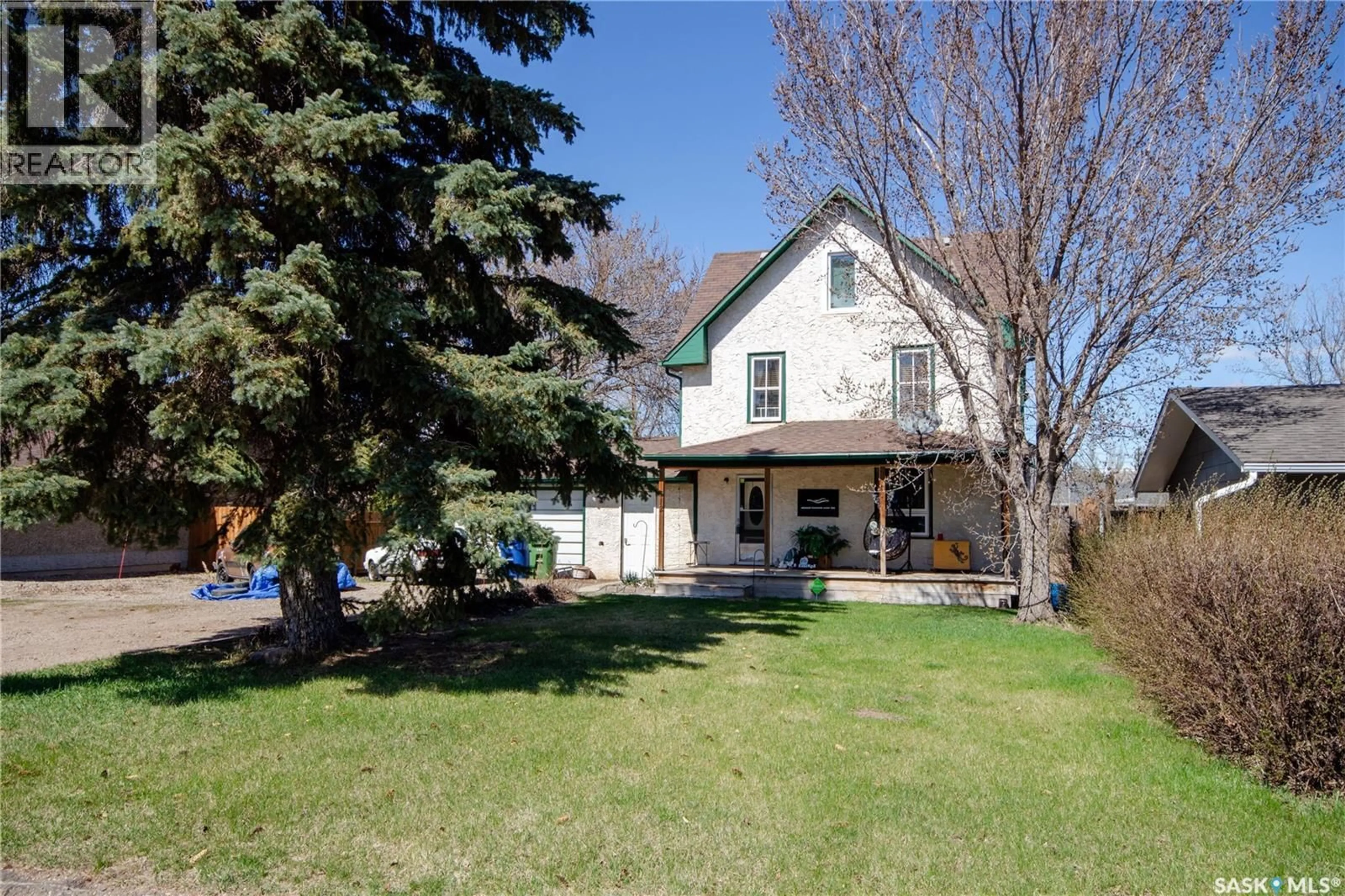 A pic from outside/outdoor area/front of a property/back of a property/a pic from drone, street for 312 32ND STREET, Battleford Saskatchewan S0M0E0