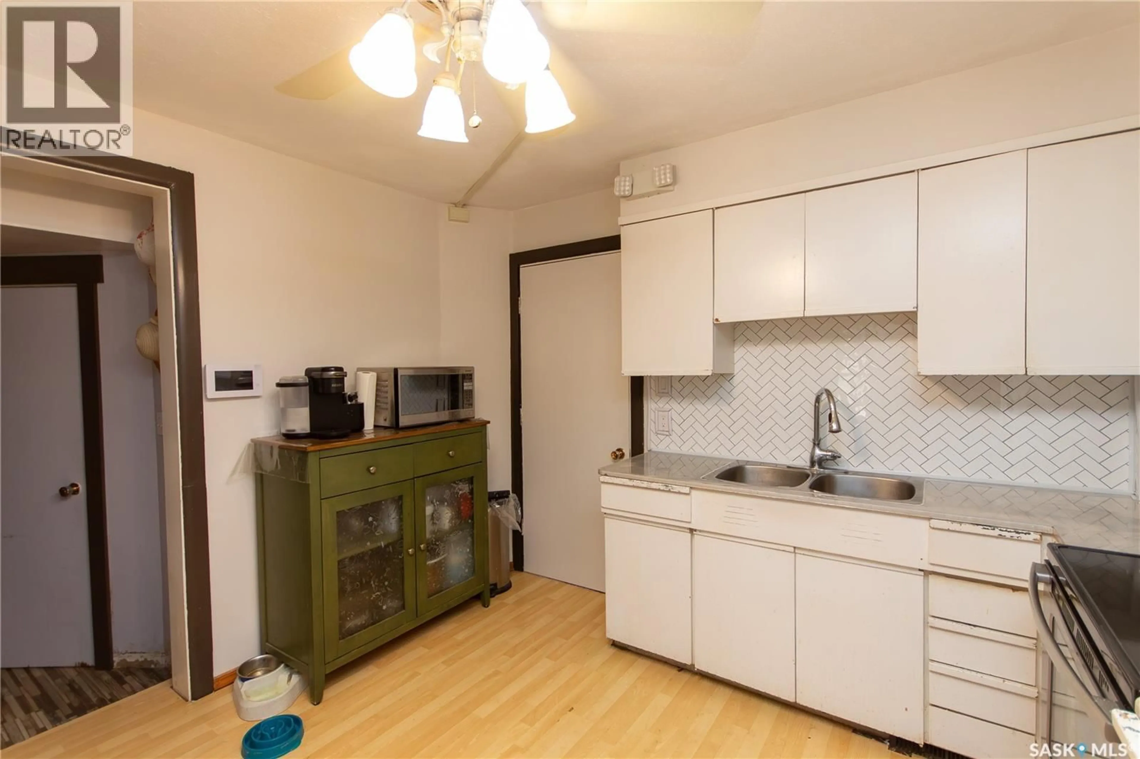Standard kitchen, unknown for 312 32ND STREET, Battleford Saskatchewan S0M0E0