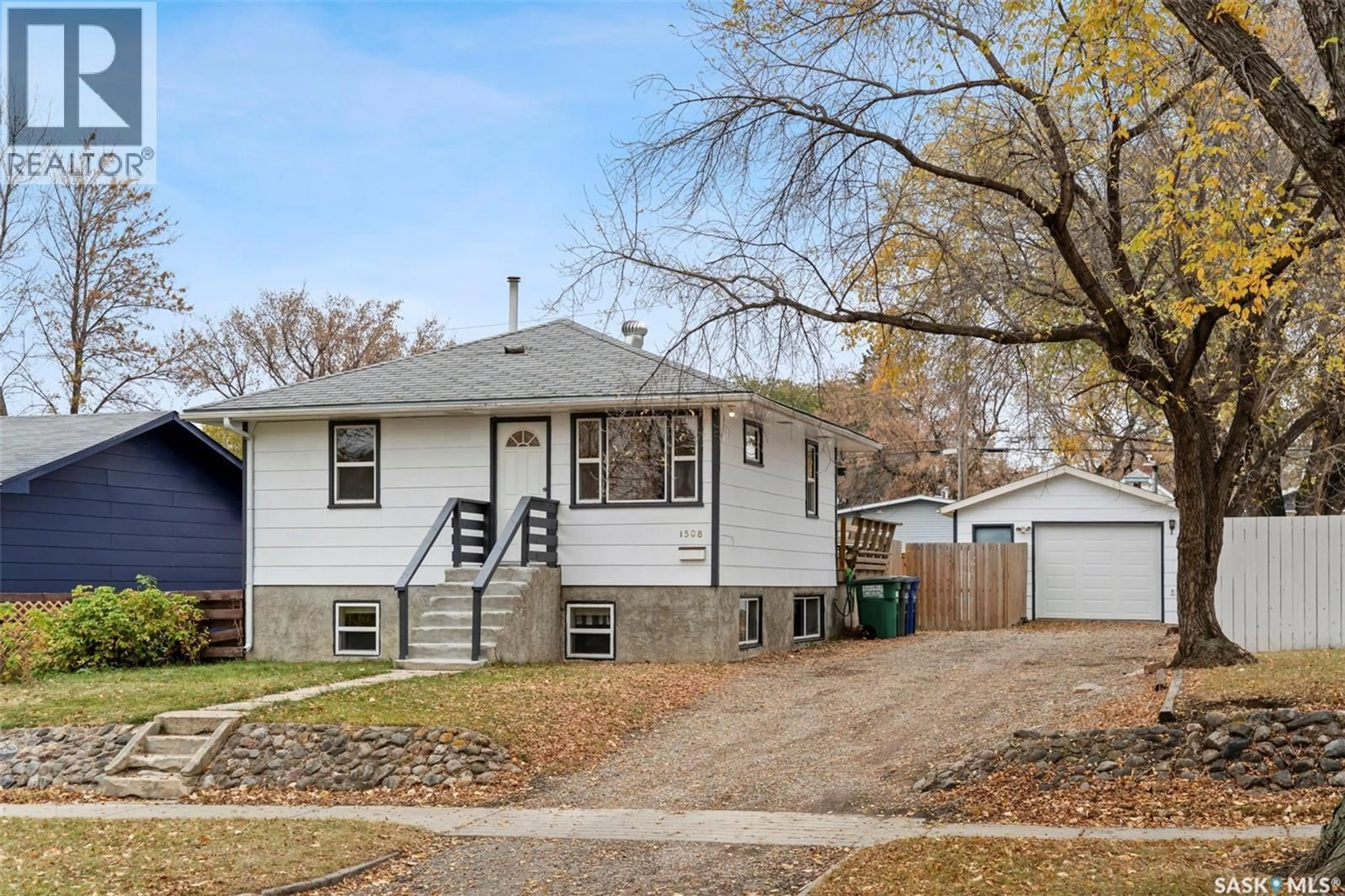Home with vinyl exterior material, street for 1508 H AVENUE, Saskatoon Saskatchewan S7L2E8