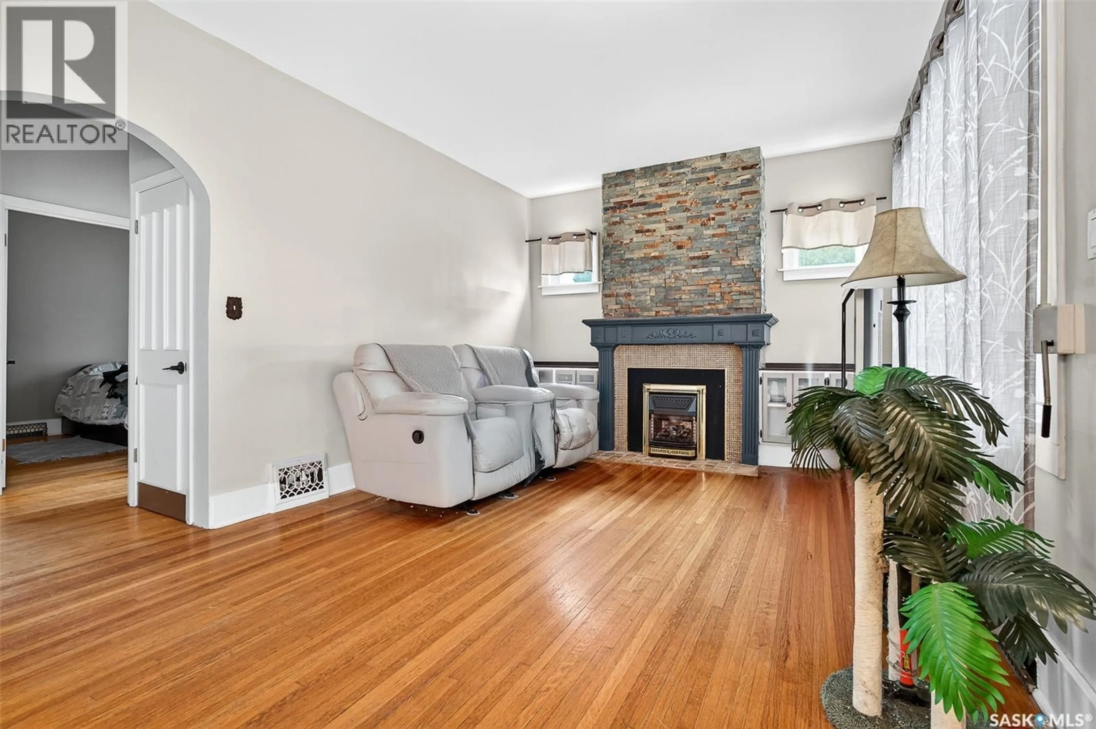 Living room with furniture, unknown for 1105 3RD AVENUE, Moose Jaw Saskatchewan S6H3V1