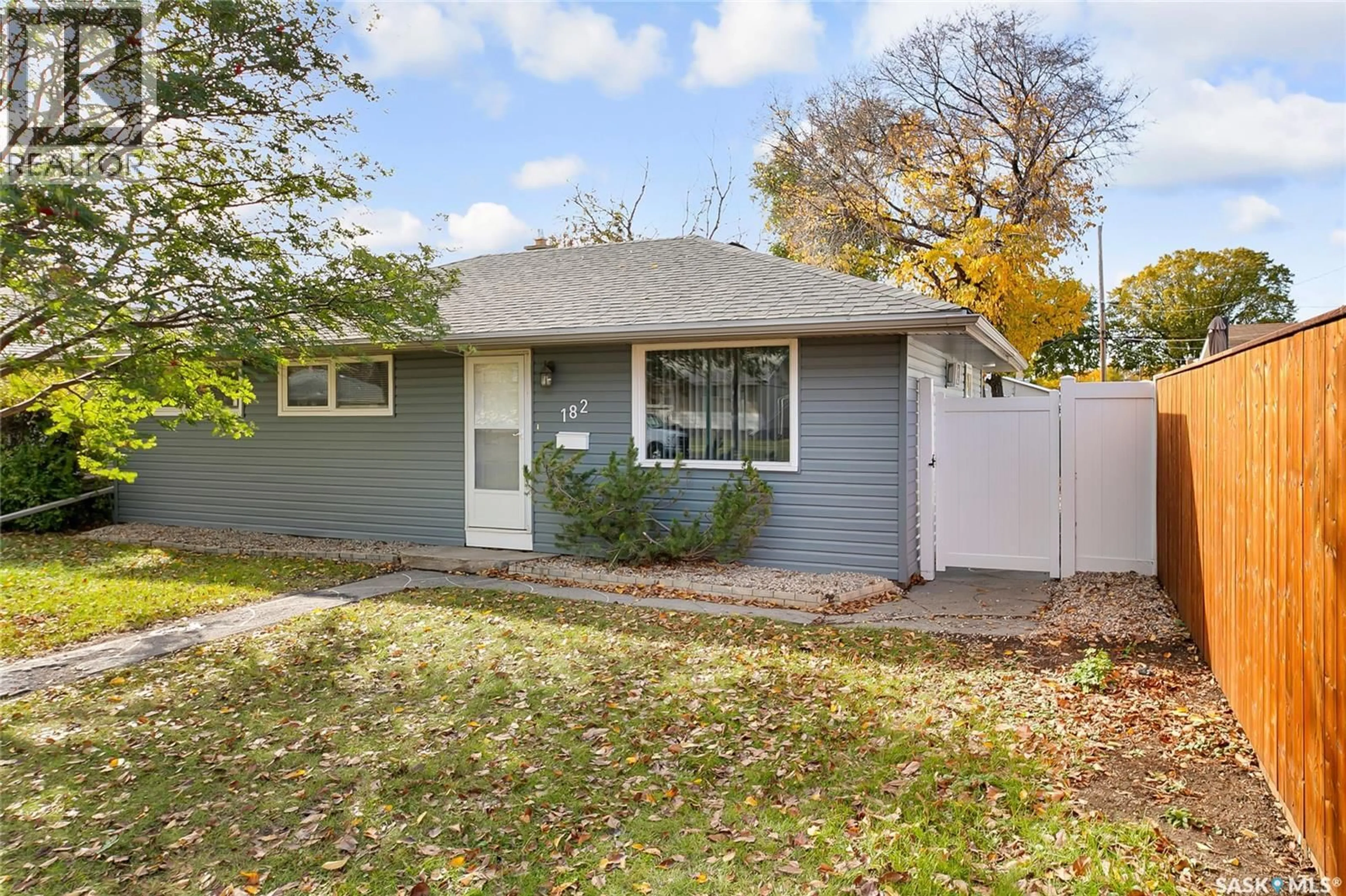 Home with vinyl exterior material, street for 182 HAMILTON STREET, Regina Saskatchewan S4R2Y7