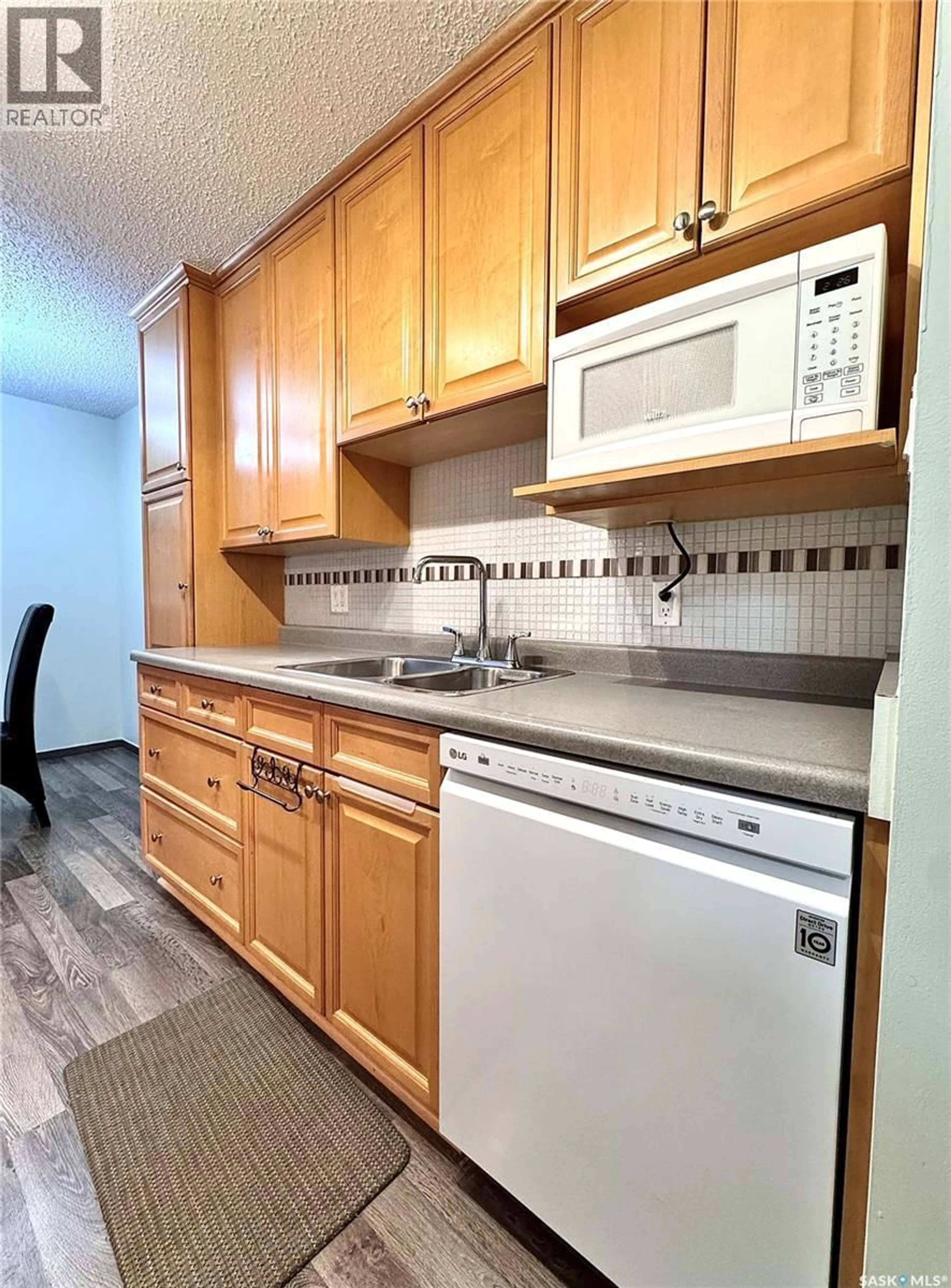 Standard kitchen, unknown for 218B WEDGE ROAD, Saskatoon Saskatchewan S7L6S8