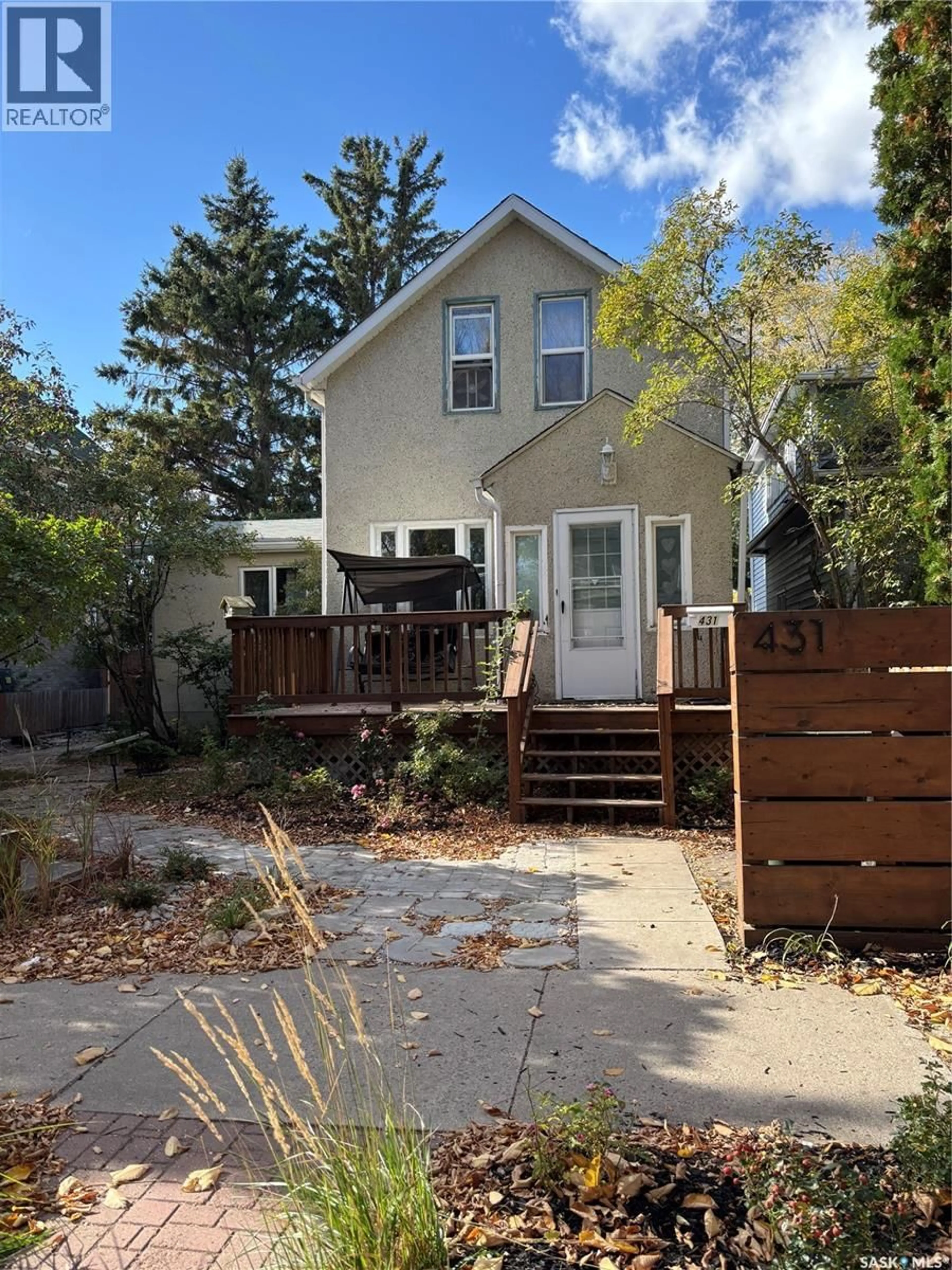 Home with vinyl exterior material, street for 431 E AVENUE, Saskatoon Saskatchewan S7M1S4