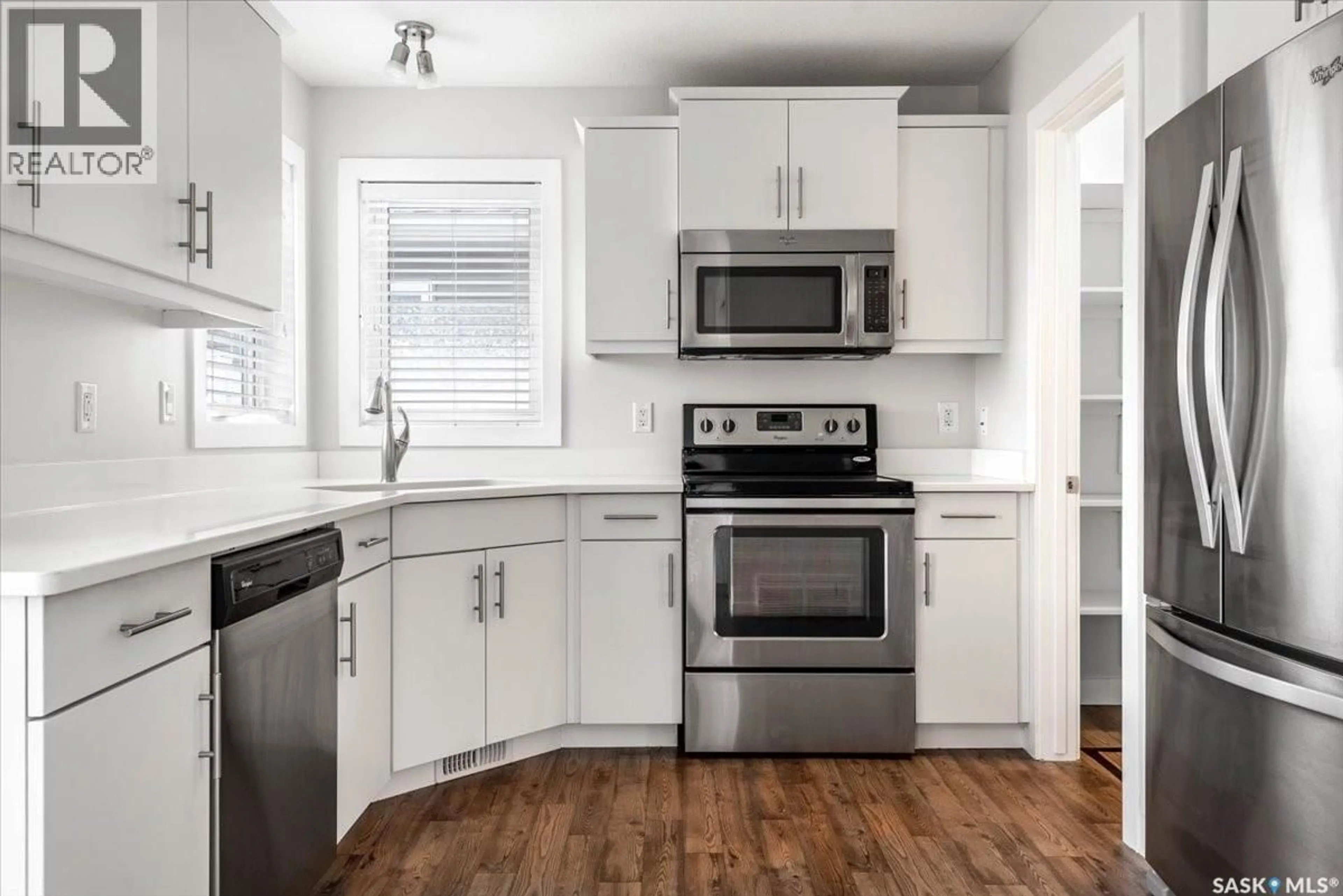 Standard kitchen, unknown for 4562 JAMES HILL ROAD, Regina Saskatchewan S4W0K8