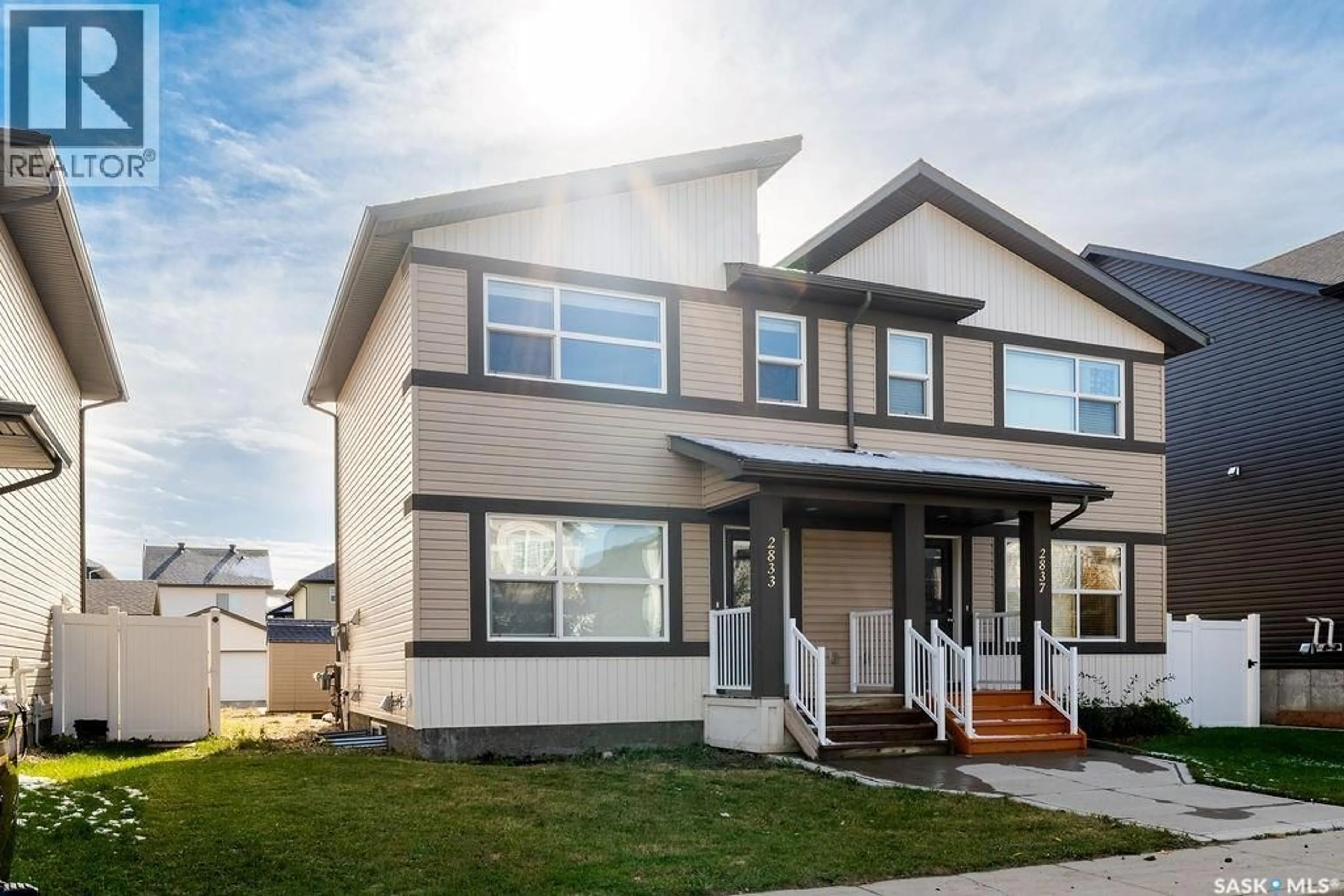 Home with vinyl exterior material, street for 2833 ROCHDALE BOULEVARD, Regina Saskatchewan S4X0N1