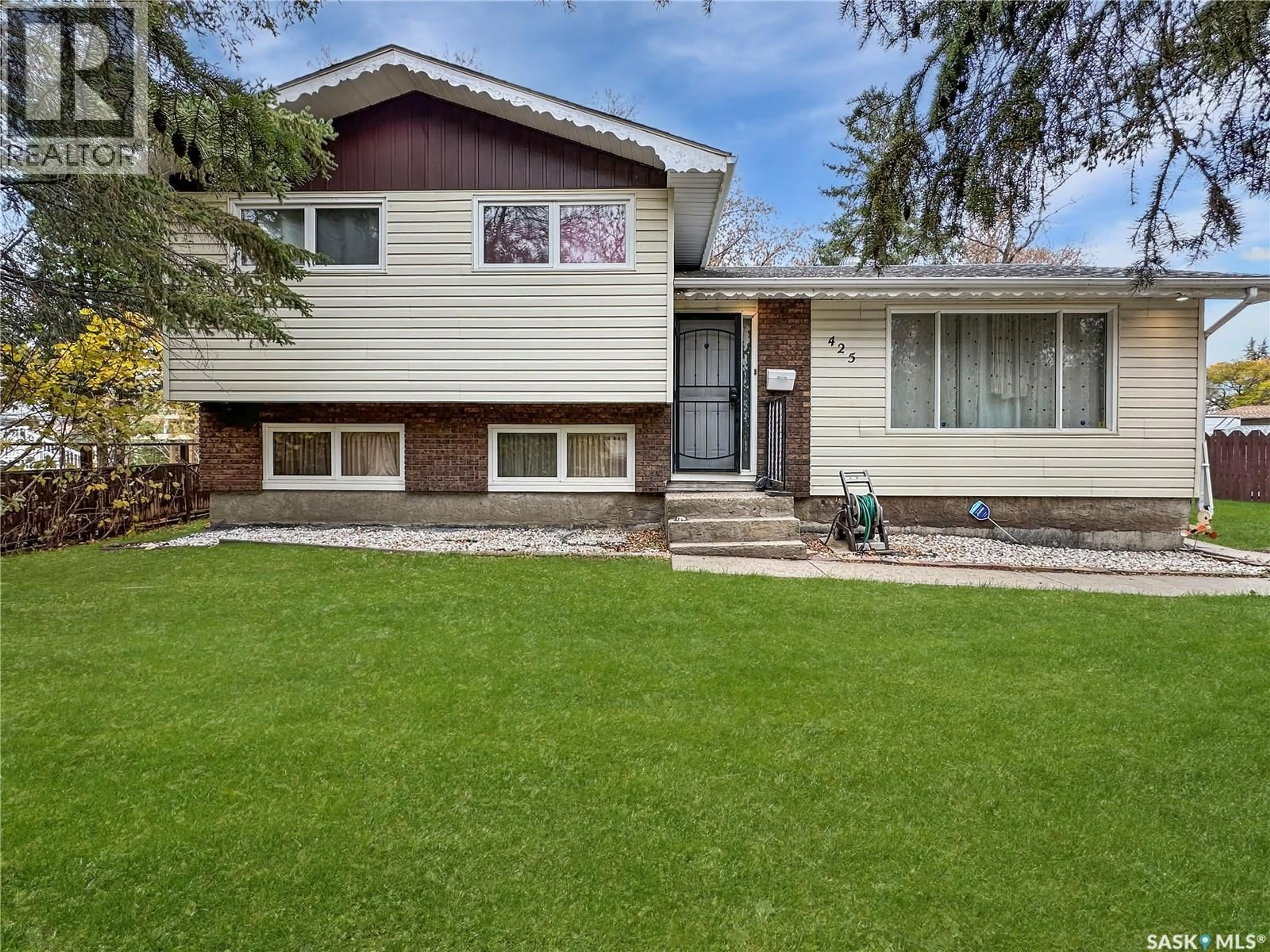 Home with vinyl exterior material, street for 425 HUDSON AVENUE, Fort Qu'Appelle Saskatchewan S0G1S0