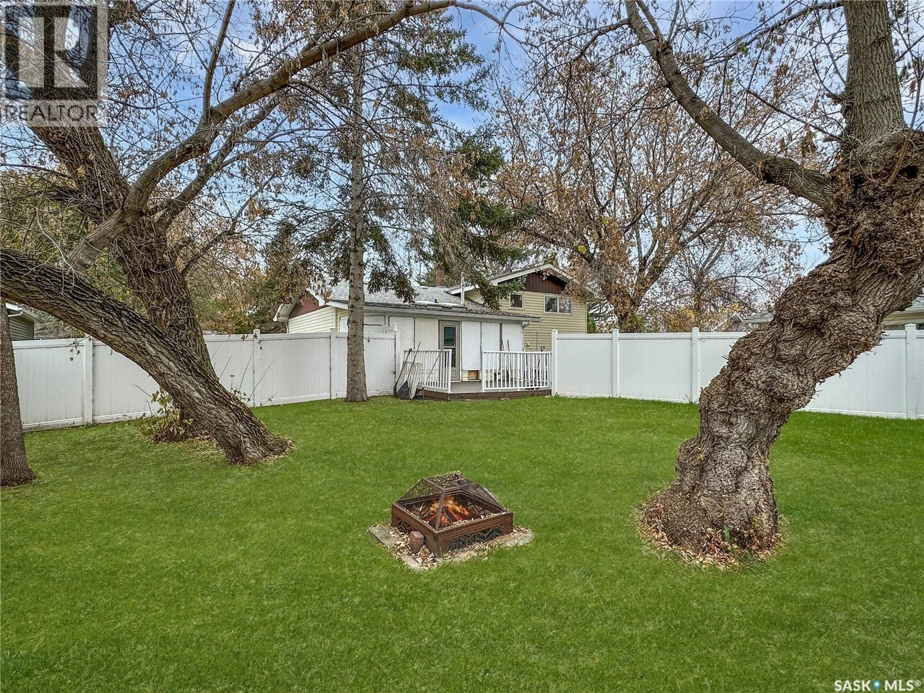 A pic from outside/outdoor area/front of a property/back of a property/a pic from drone, unknown for 425 HUDSON AVENUE, Fort Qu'Appelle Saskatchewan S0G1S0