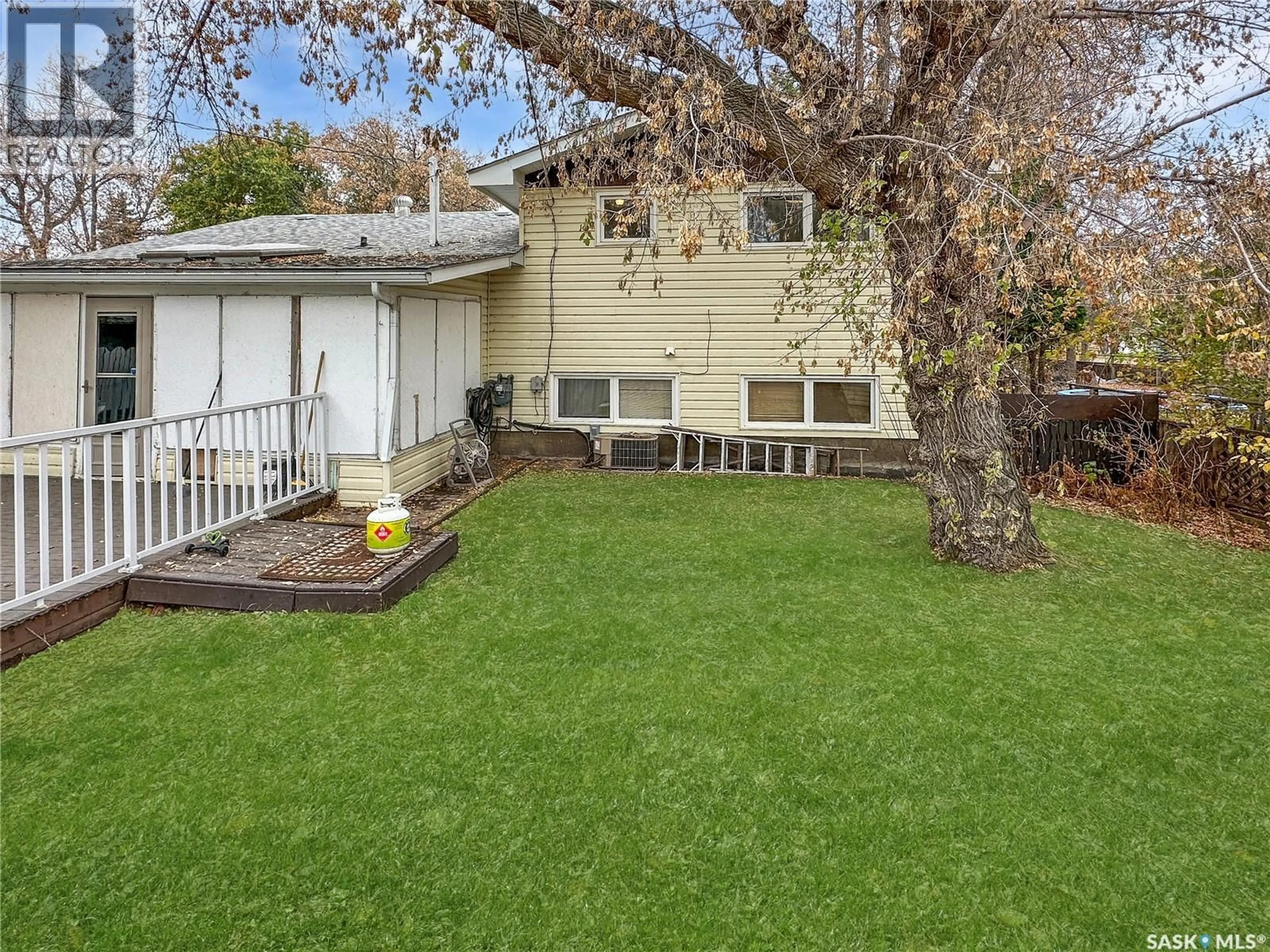 Patio, street for 425 HUDSON AVENUE, Fort Qu'Appelle Saskatchewan S0G1S0