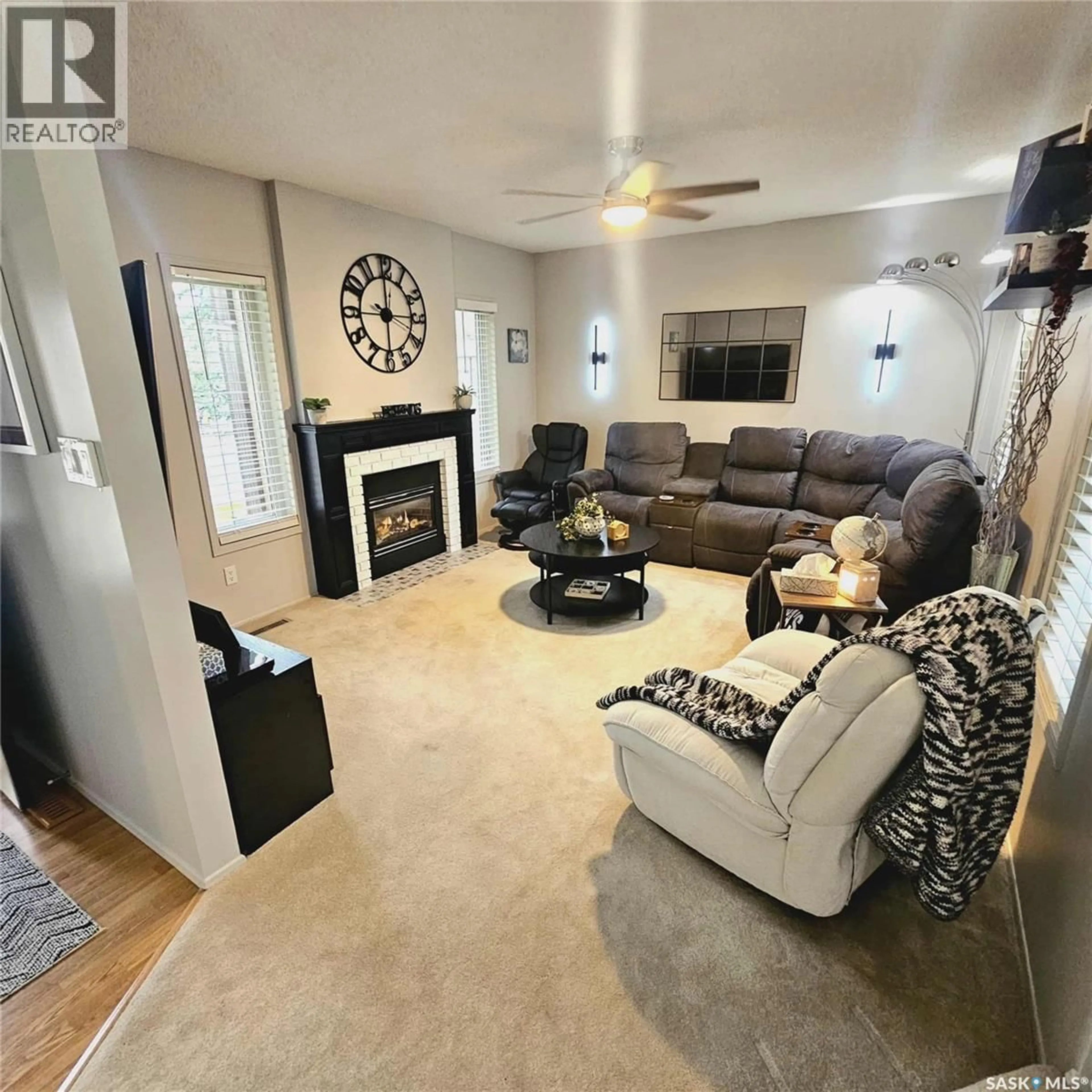 Living room with furniture, unknown for 3042 HUNTINGTON PLACE, Regina Saskatchewan S4V1Y1