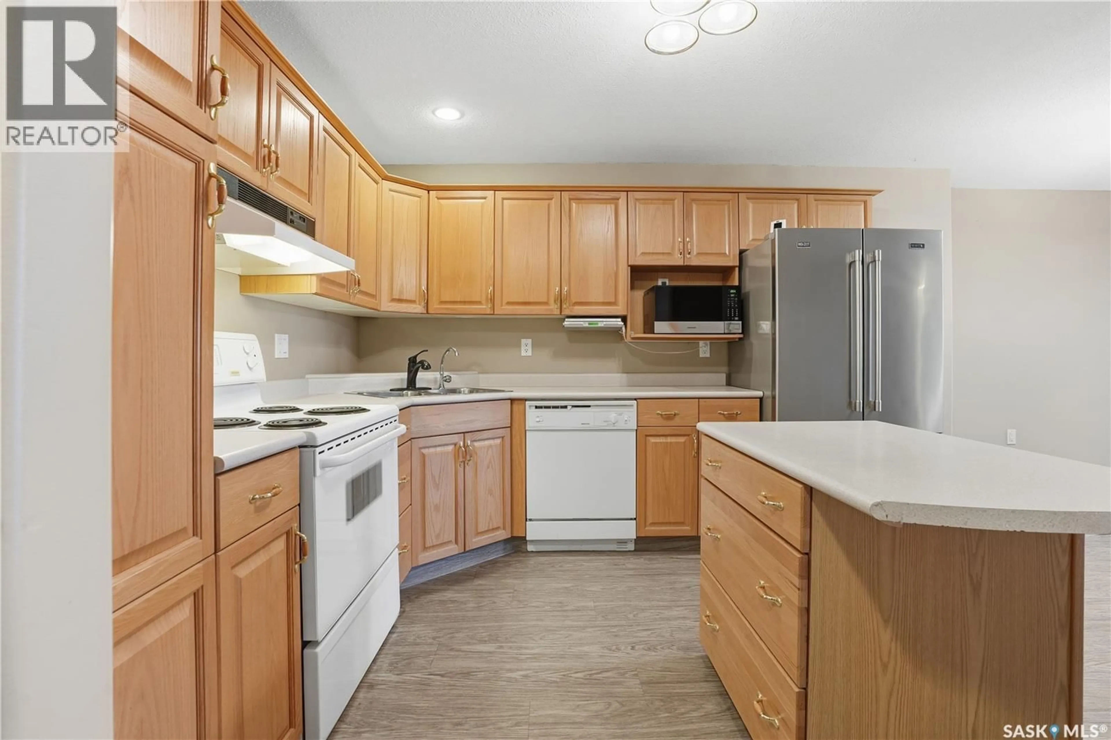 Standard kitchen, unknown for 205 - 303 MCINTYRE STREET, Regina Saskatchewan S4R3B7