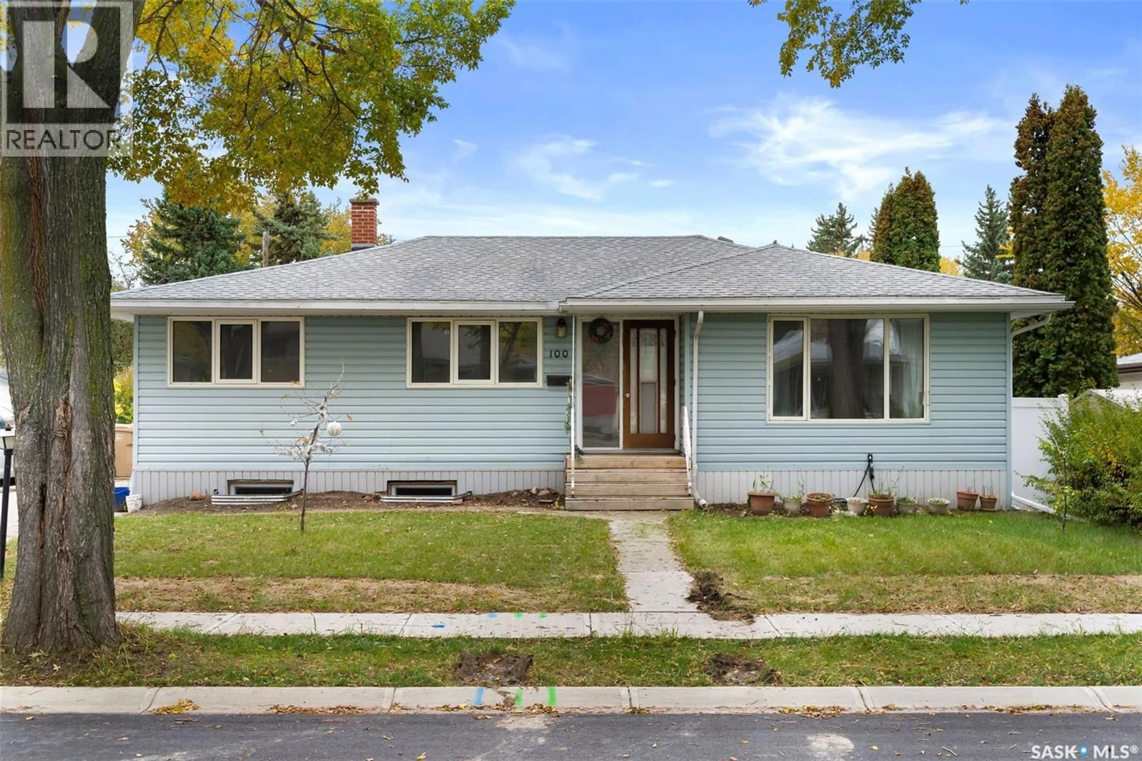 Home with vinyl exterior material, street for 100 KNOWLES CRESCENT, Regina Saskatchewan S4S4P1