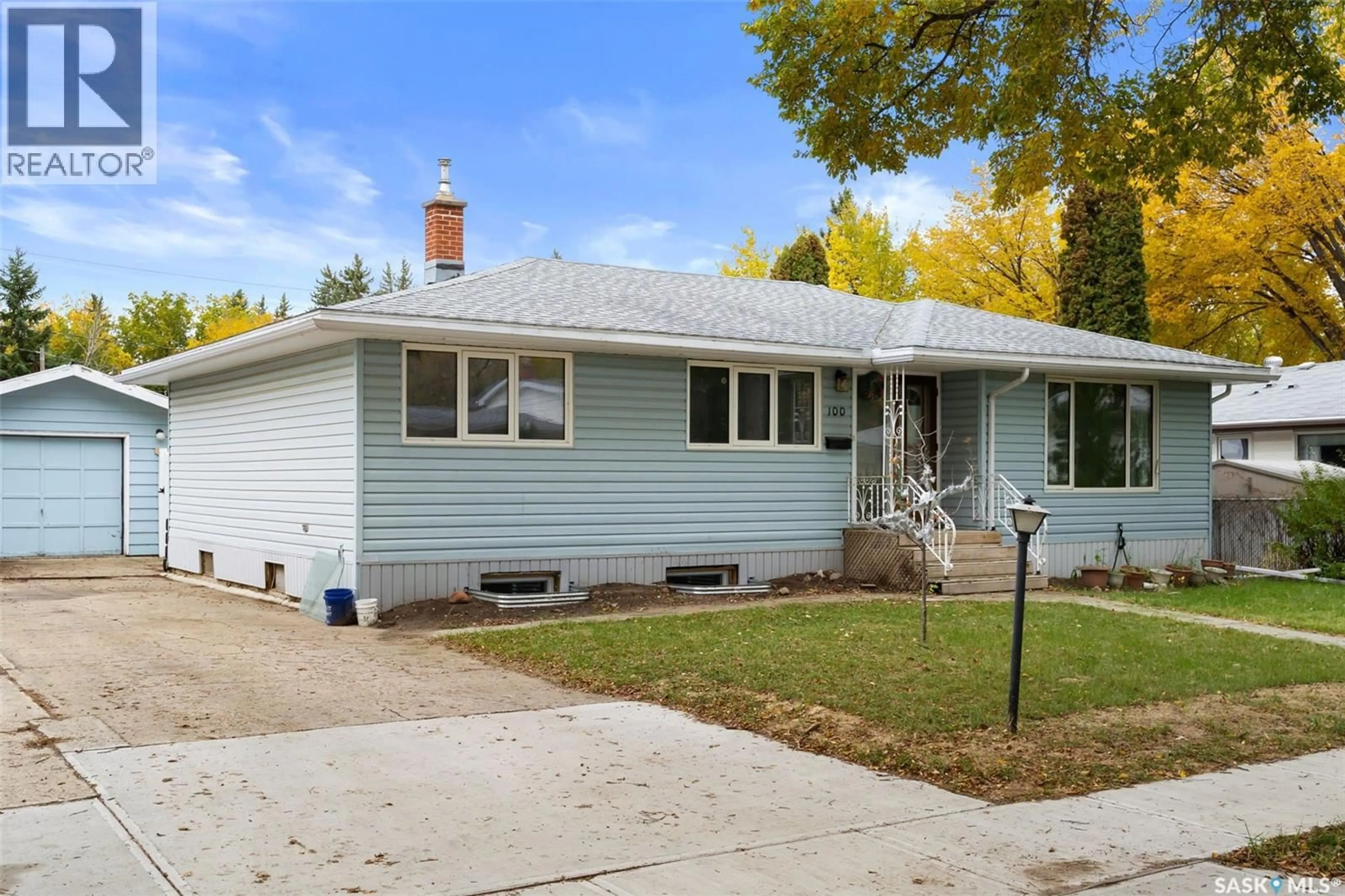 Home with vinyl exterior material, street for 100 KNOWLES CRESCENT, Regina Saskatchewan S4S4P1