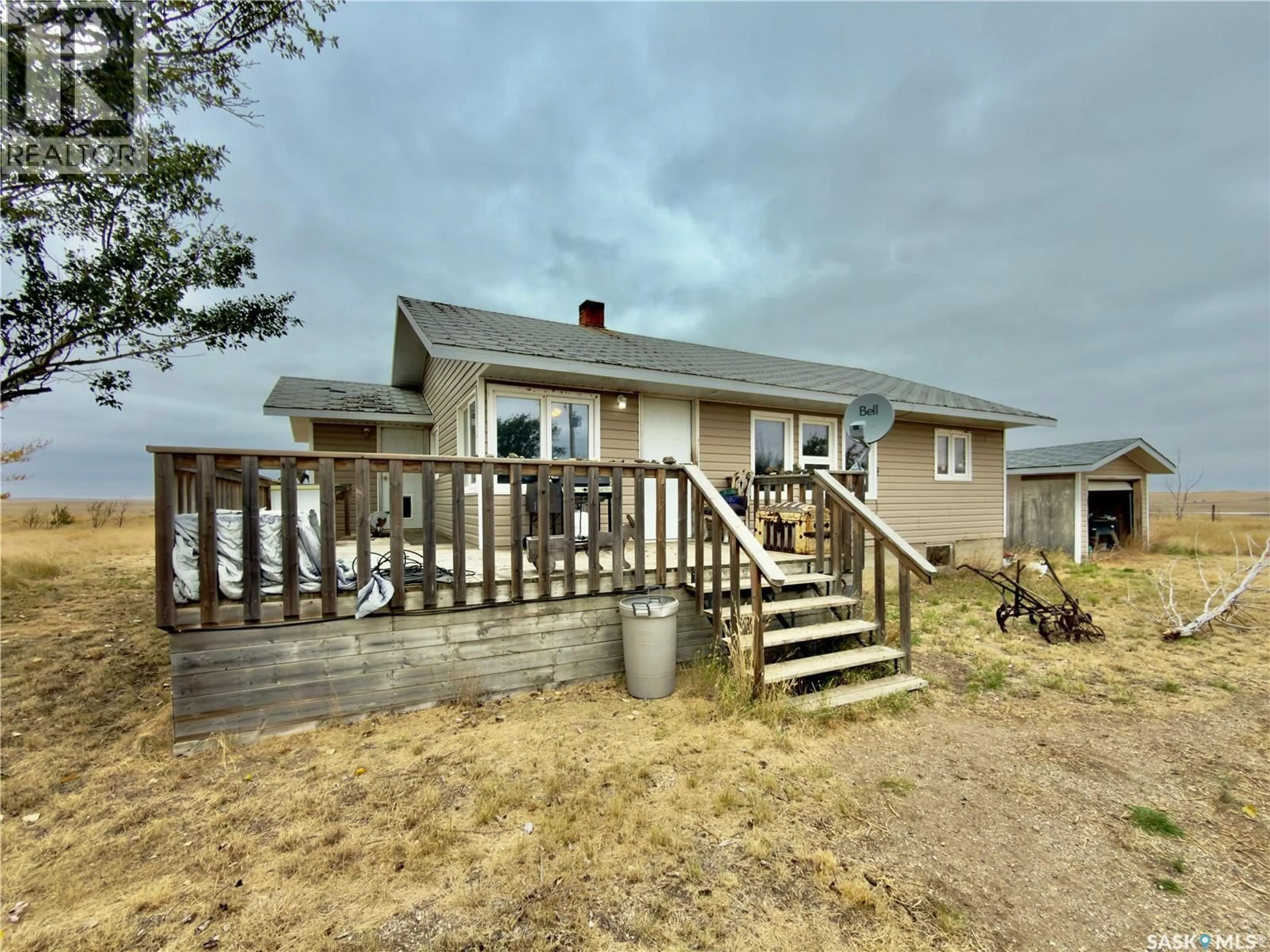 A pic from outside/outdoor area/front of a property/back of a property/a pic from drone, unknown for Sutherland - GULL LAKE ACREAGE, Gull Lake Rm No. 139 Saskatchewan S0N1A0