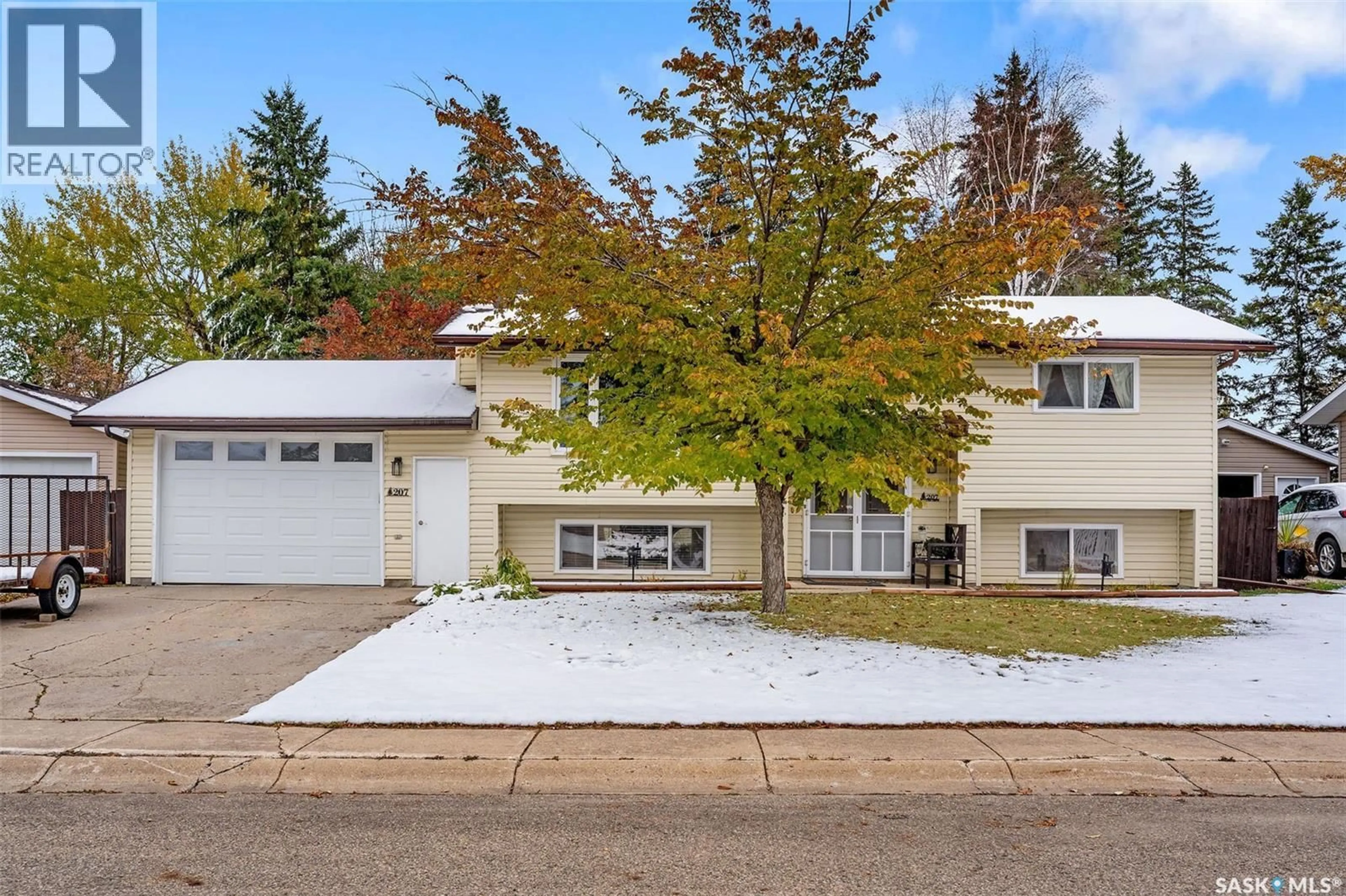 Home with vinyl exterior material, street for 207 MCCOSH DRIVE, Melfort Saskatchewan S0E1A0