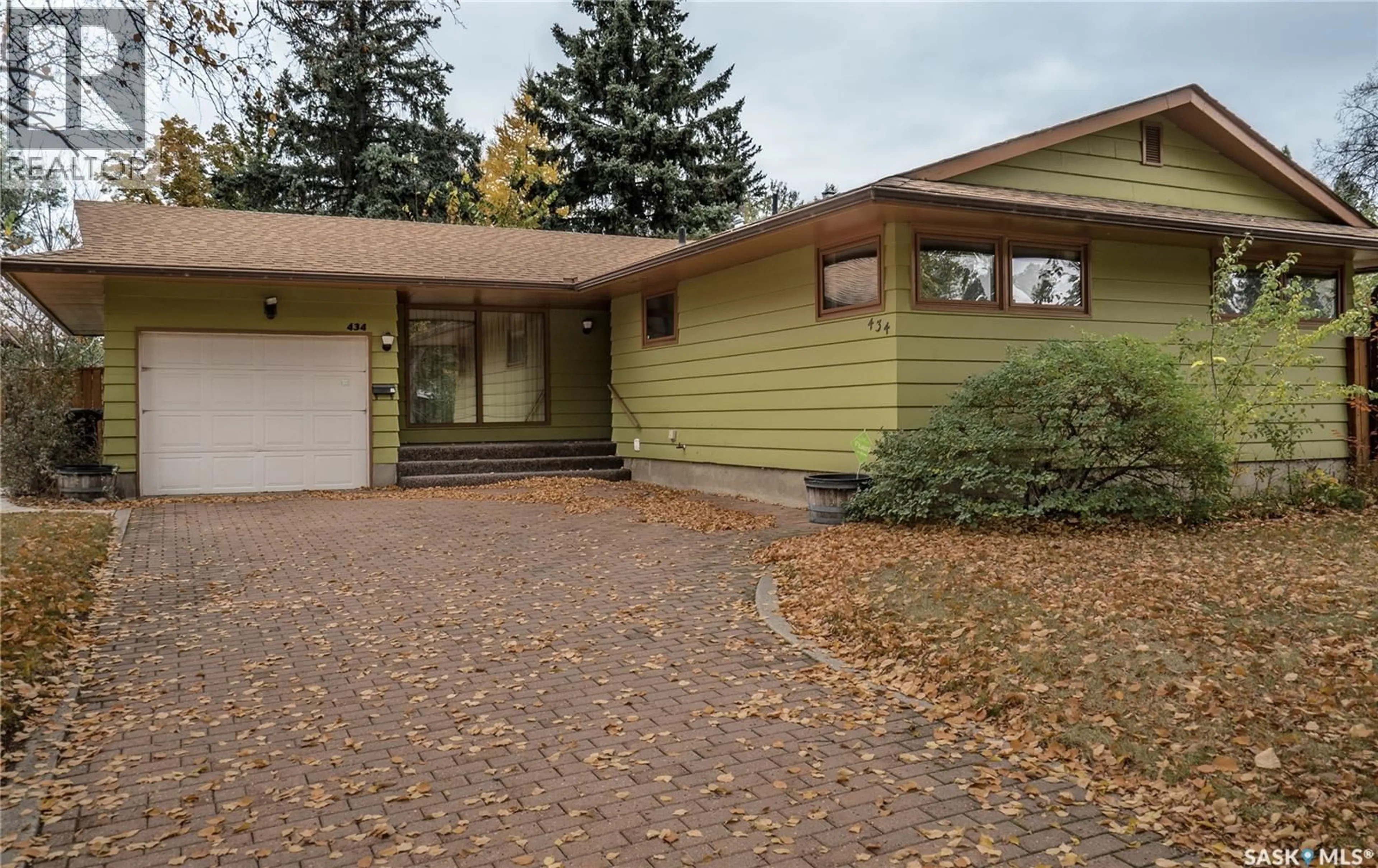 Home with vinyl exterior material, street for 434 BIRCH CRESCENT, Saskatoon Saskatchewan S7N2K1