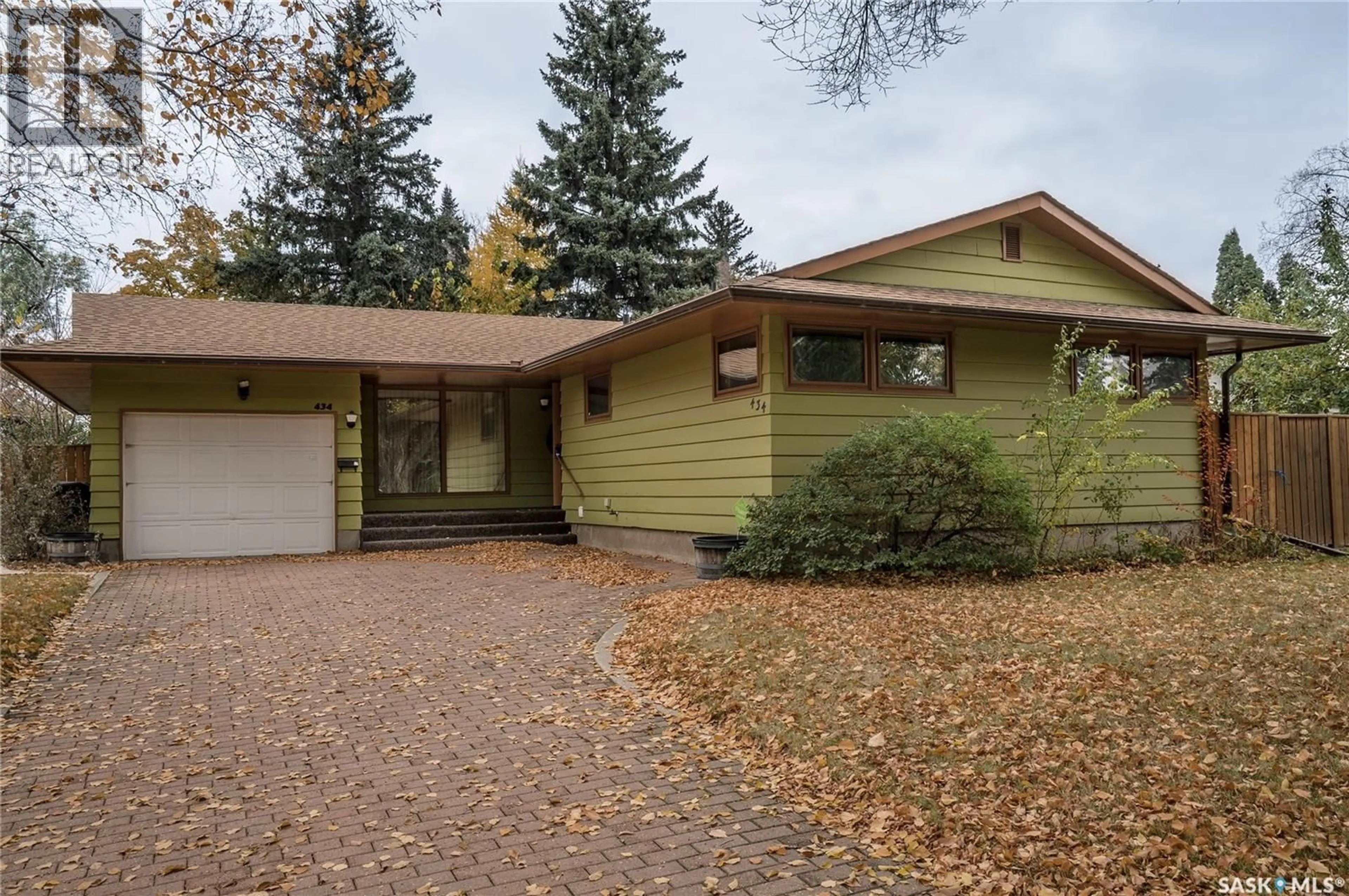Home with vinyl exterior material, street for 434 BIRCH CRESCENT, Saskatoon Saskatchewan S7N2K1