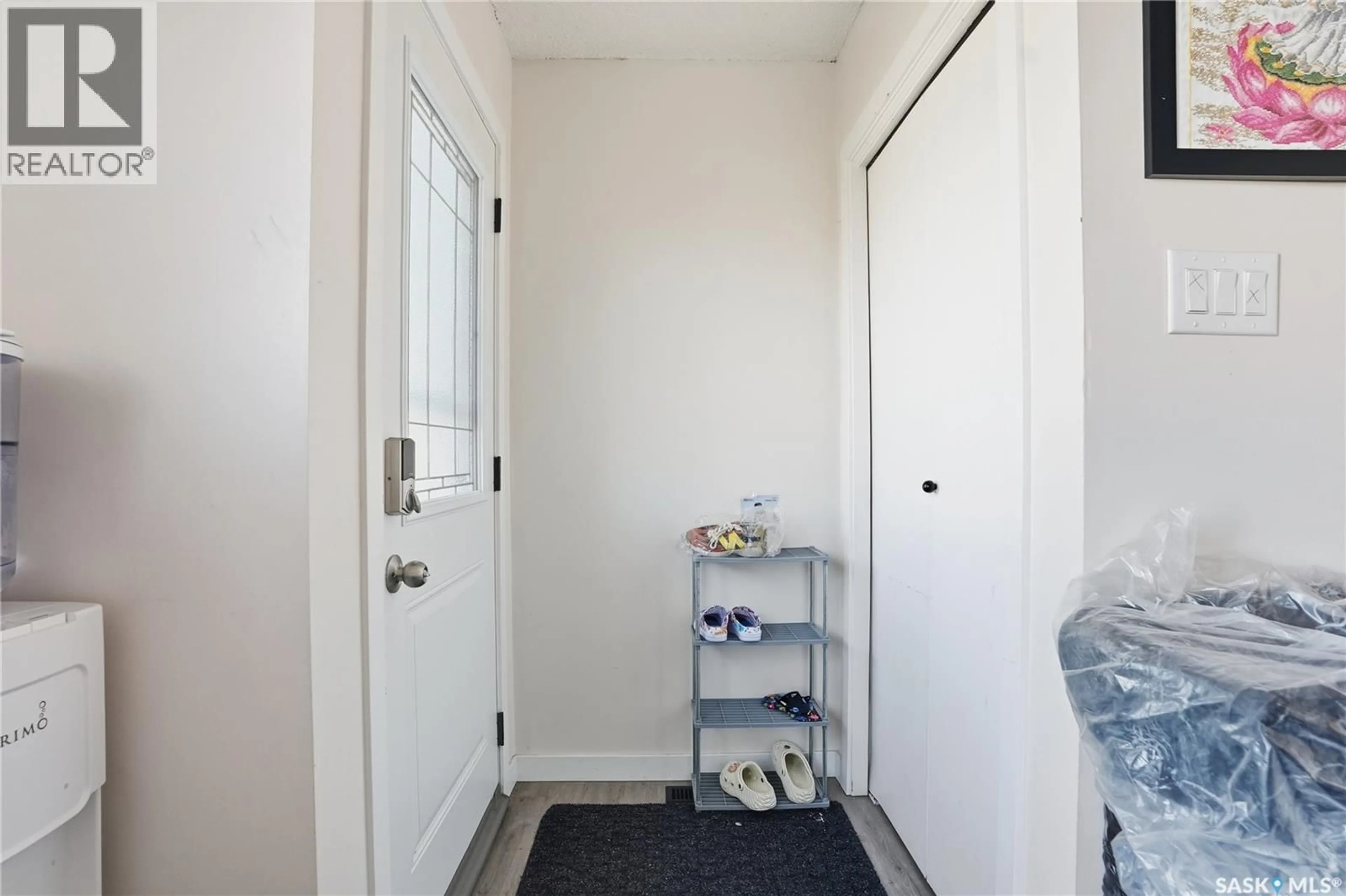 Indoor entryway for 3709 DIEFENBAKER DRIVE, Saskatoon Saskatchewan S7L5C5