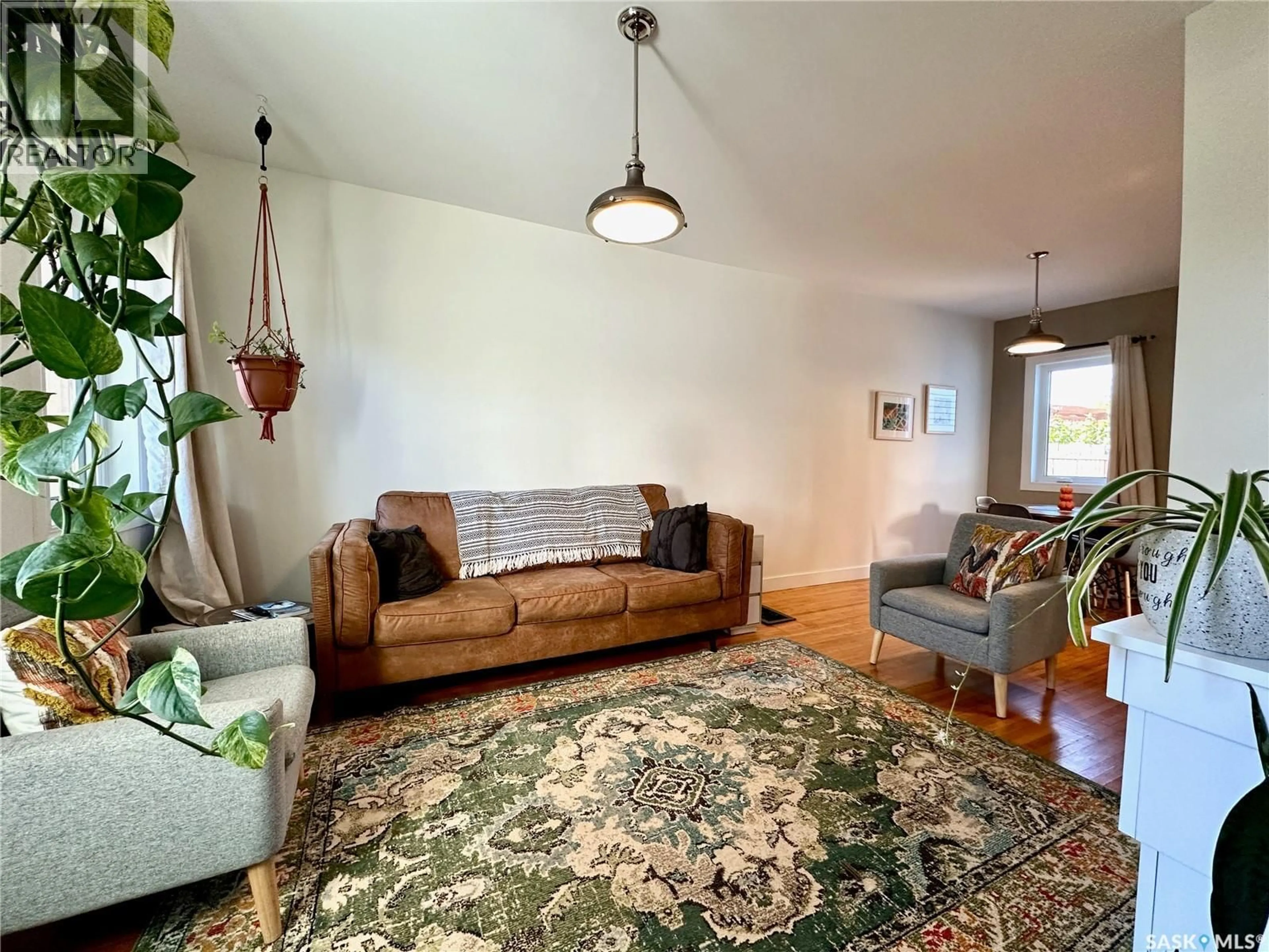 Living room with furniture, unknown for 537 F AVENUE, Saskatoon Saskatchewan S7M1T6