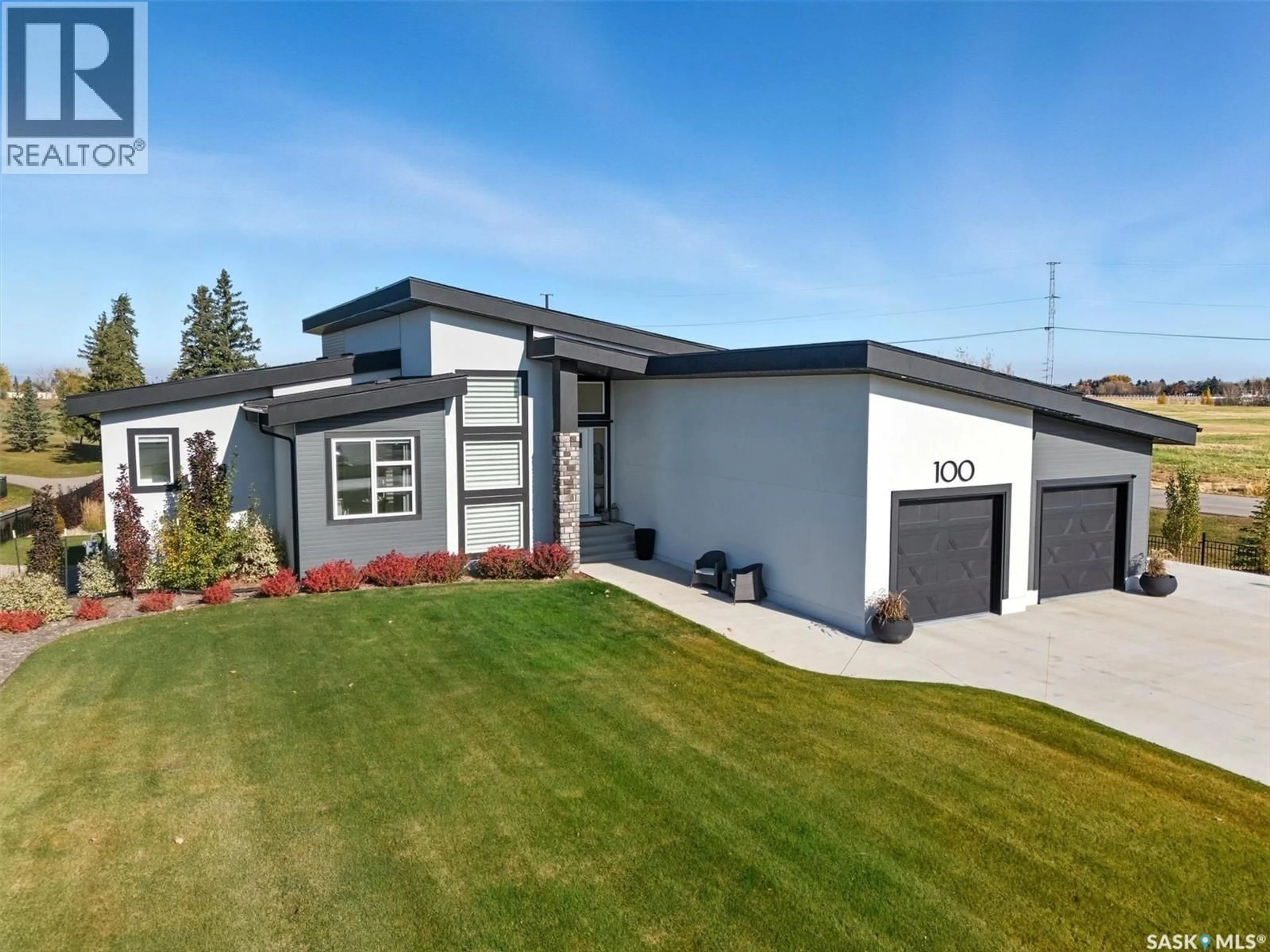 Home with vinyl exterior material, street for 100 GREENBRYRE CRESCENT, Corman Park Rm No. 344 Saskatchewan S7V0J5