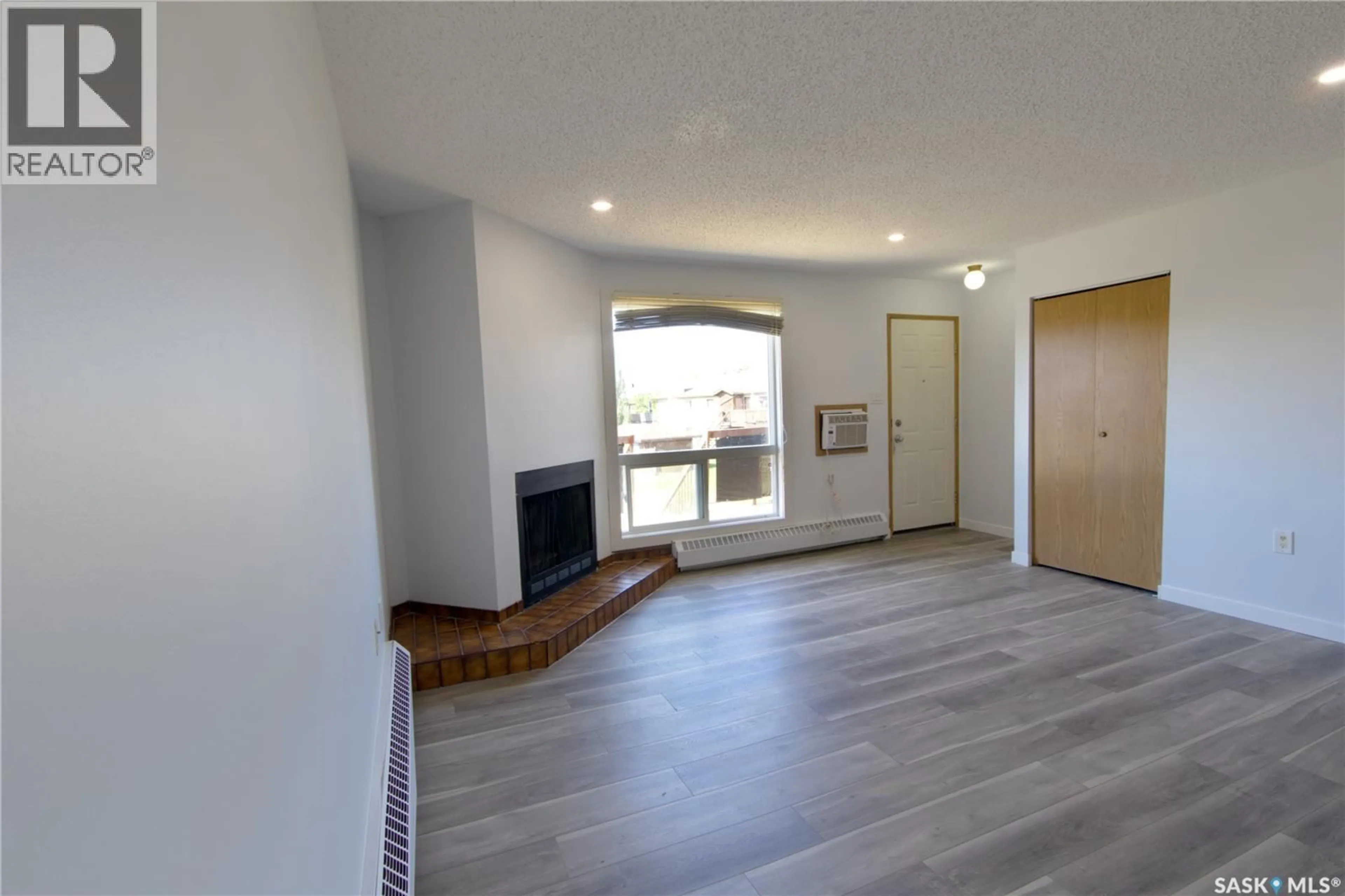 A pic of a room for 209 - 2931 HARDING STREET, Regina Saskatchewan S4V1B9