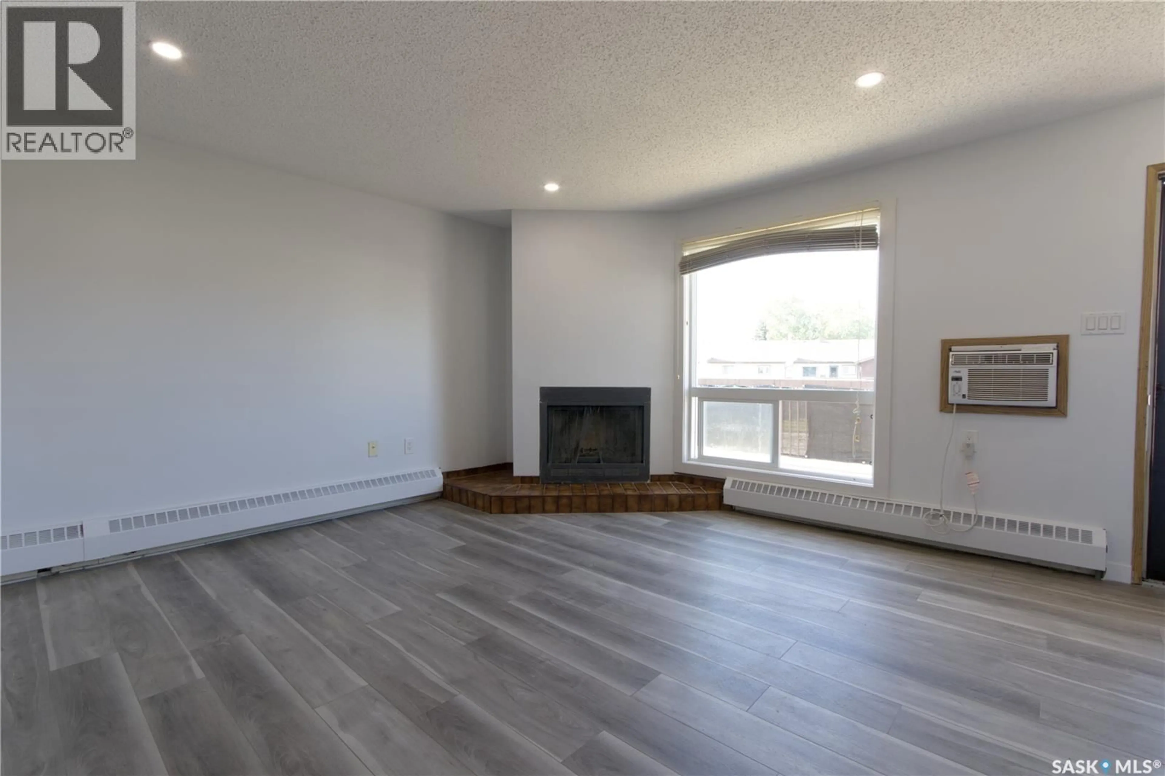 A pic of a room for 209 - 2931 HARDING STREET, Regina Saskatchewan S4V1B9