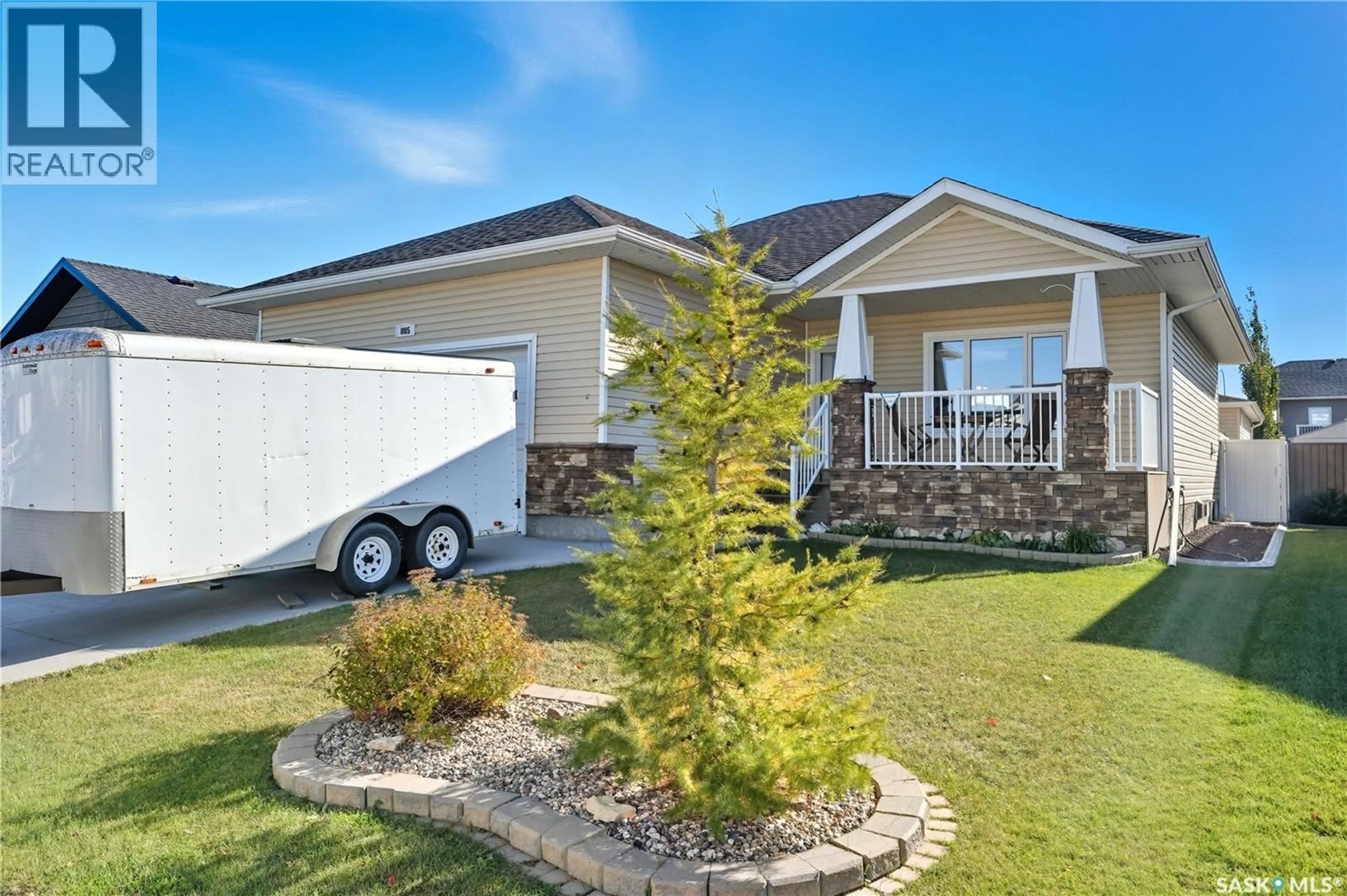Home with vinyl exterior material, street for 805 WEISDORFF PLACE, Warman Saskatchewan S0K4S2