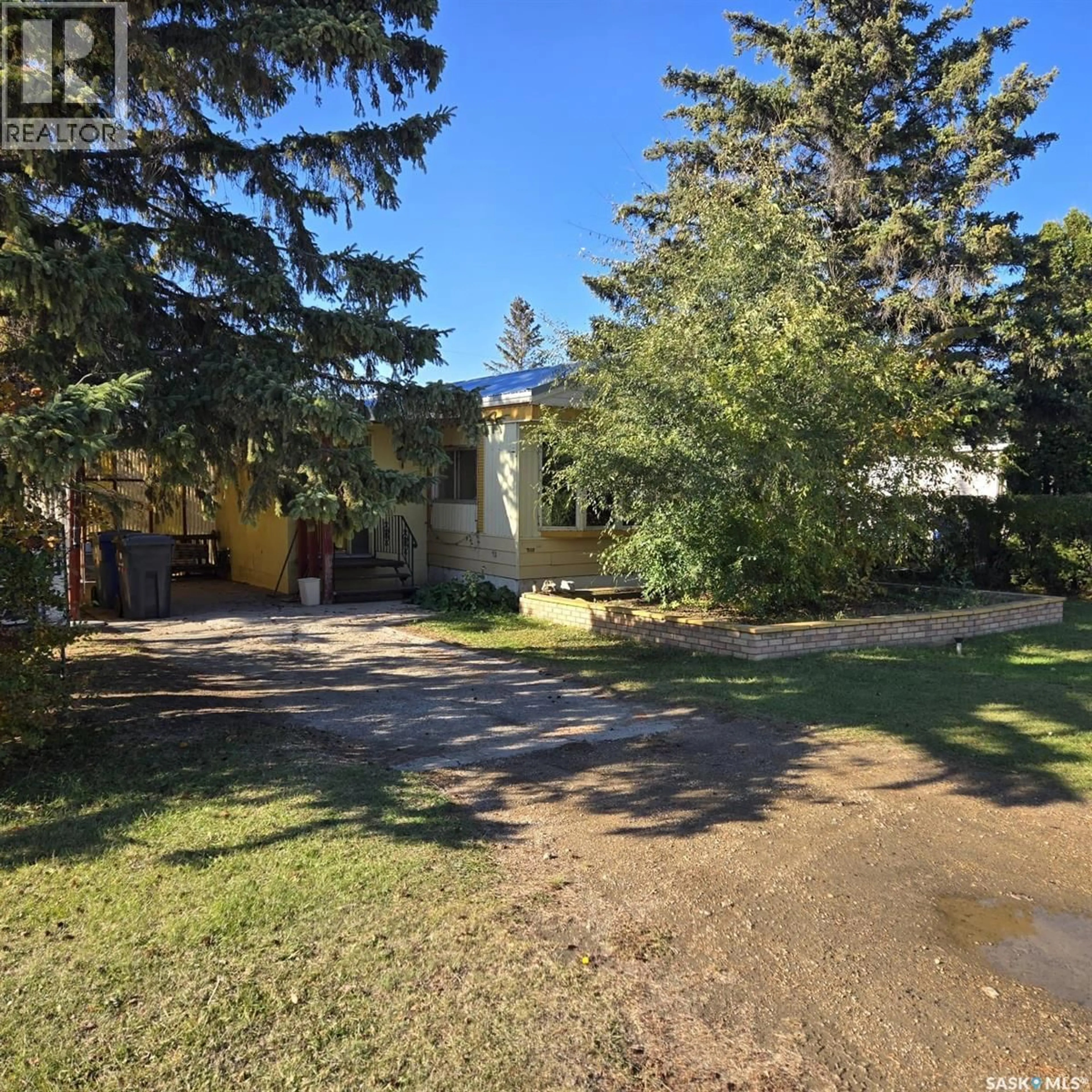 A pic from outside/outdoor area/front of a property/back of a property/a pic from drone, street for 113 WILLIAM STREET, Radisson Saskatchewan S0K3L0