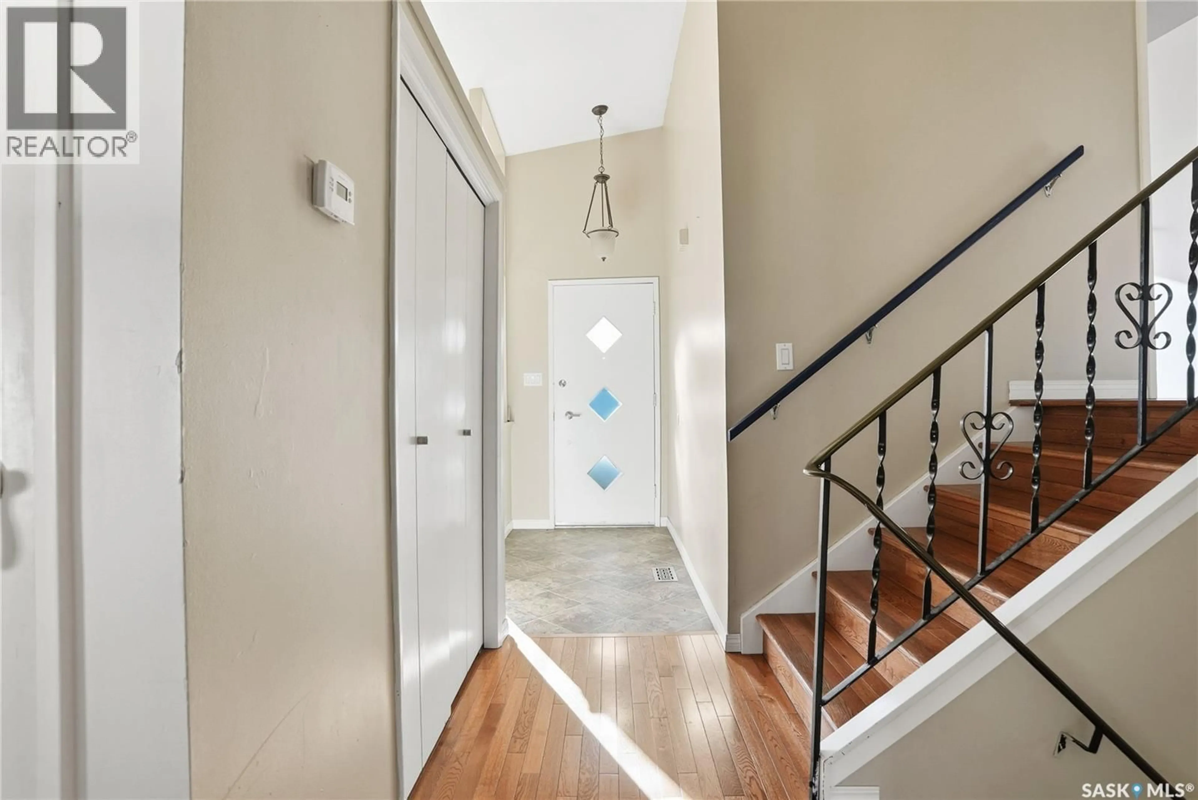 Indoor entryway for 42 RED RIVER ROAD, Saskatoon Saskatchewan S7K1G3