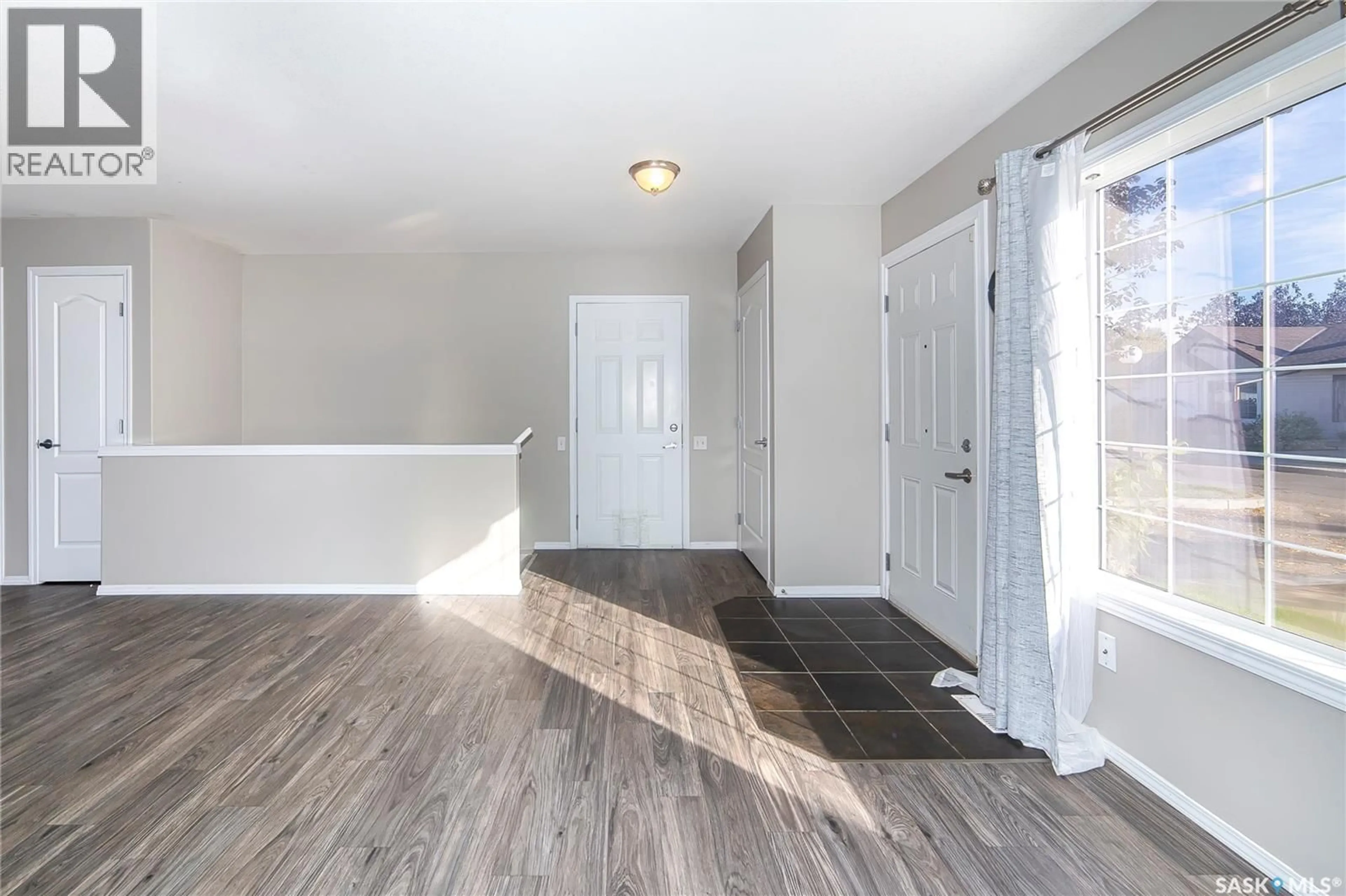 Indoor entryway for 4 135 KEEDWELL STREET, Saskatoon Saskatchewan S7W0A3