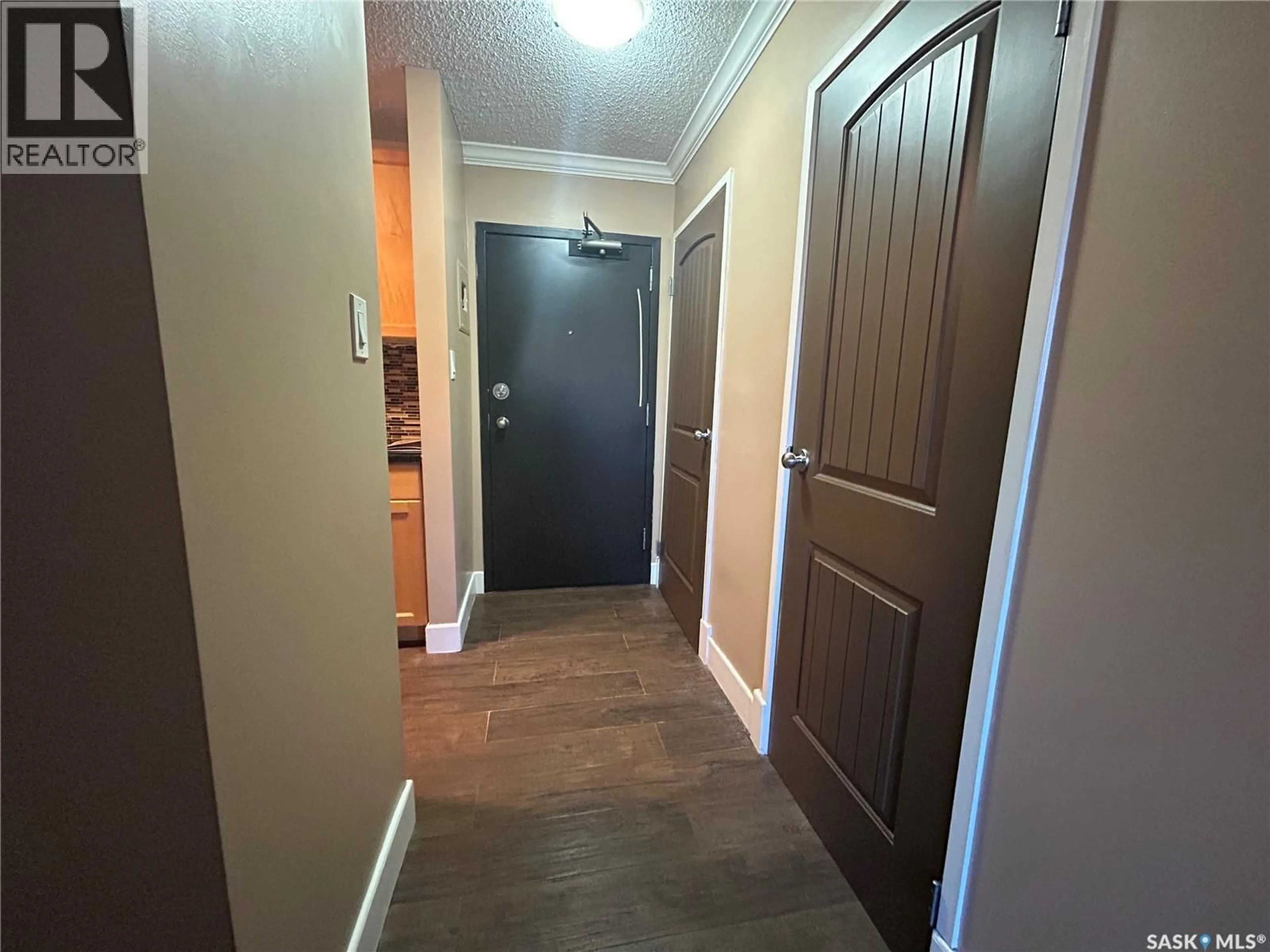 Indoor entryway for 205 929 NORTHUMBERLAND AVENUE, Saskatoon Saskatchewan S7L3W8