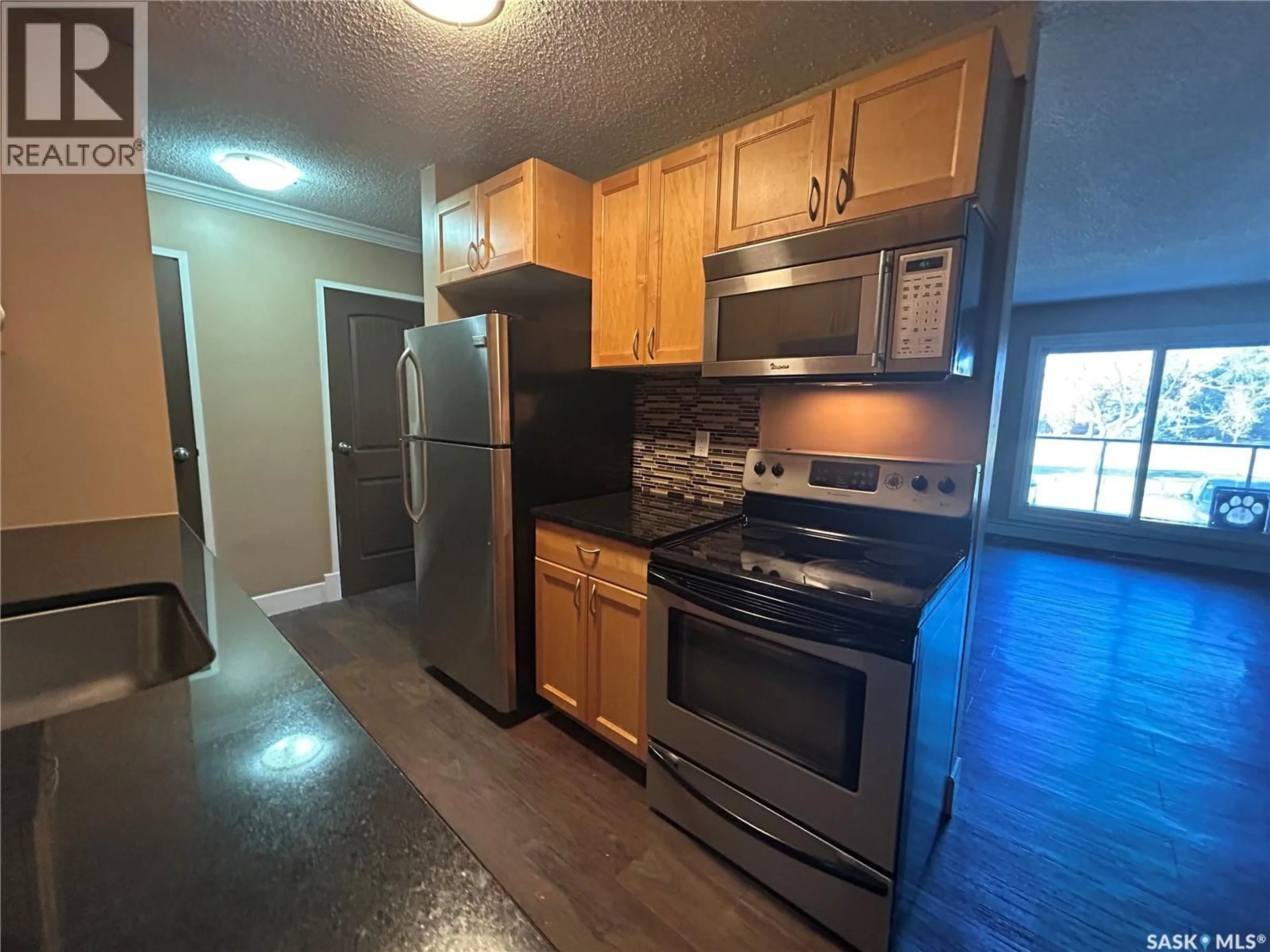Standard kitchen, unknown for 205 929 NORTHUMBERLAND AVENUE, Saskatoon Saskatchewan S7L3W8