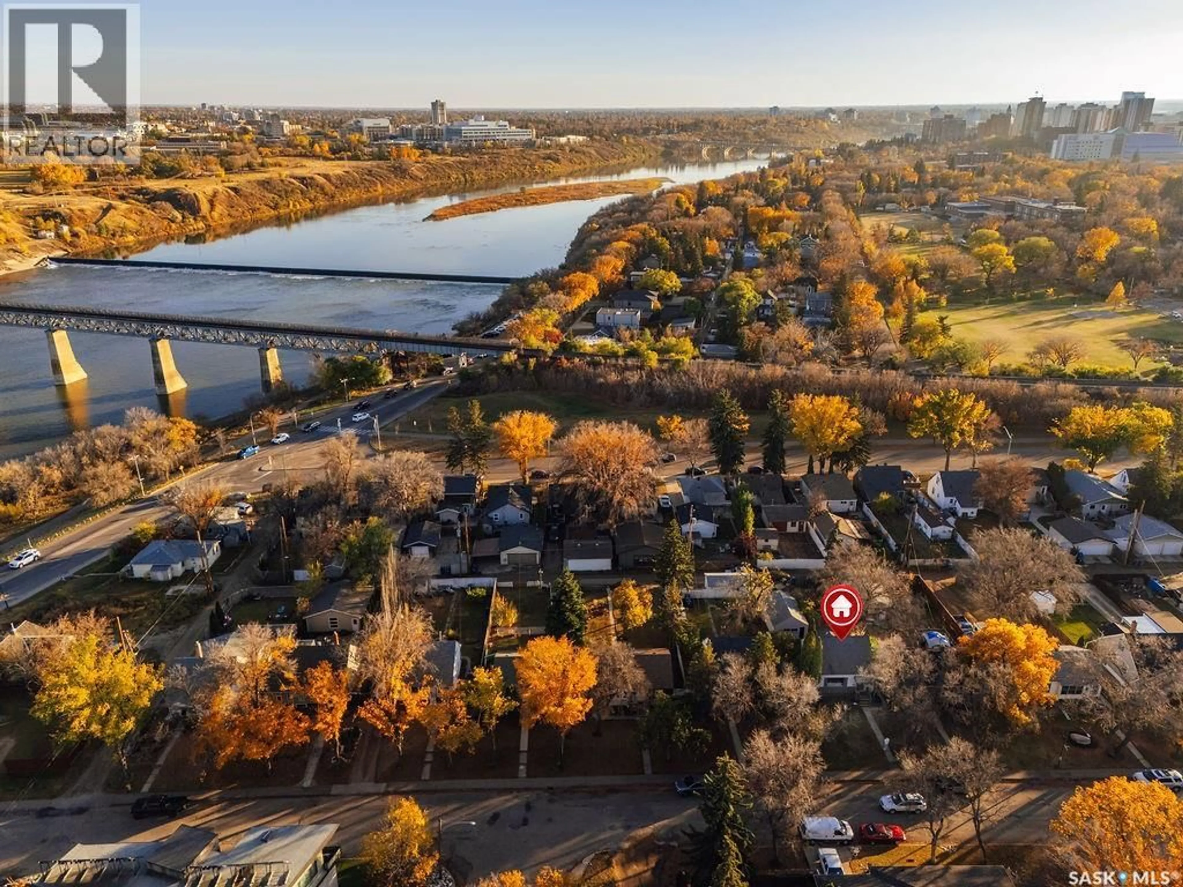 A pic from outside/outdoor area/front of a property/back of a property/a pic from drone, water/lake/river/ocean view for 1129 OXFORD STREET, Saskatoon Saskatchewan S7K4S0