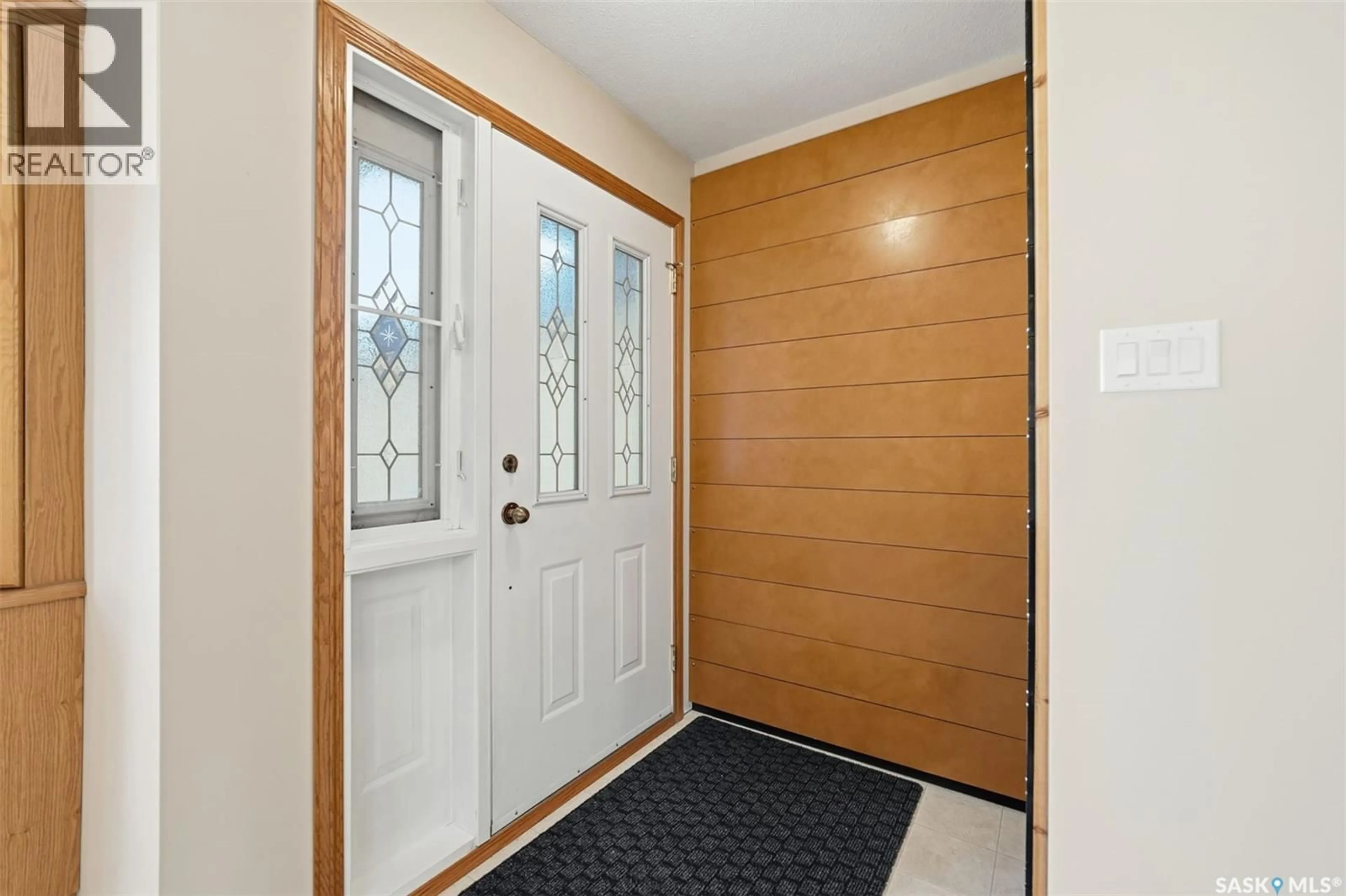 Indoor entryway for 350 MARCOTTE CRESCENT, Saskatoon Saskatchewan S7K7N8
