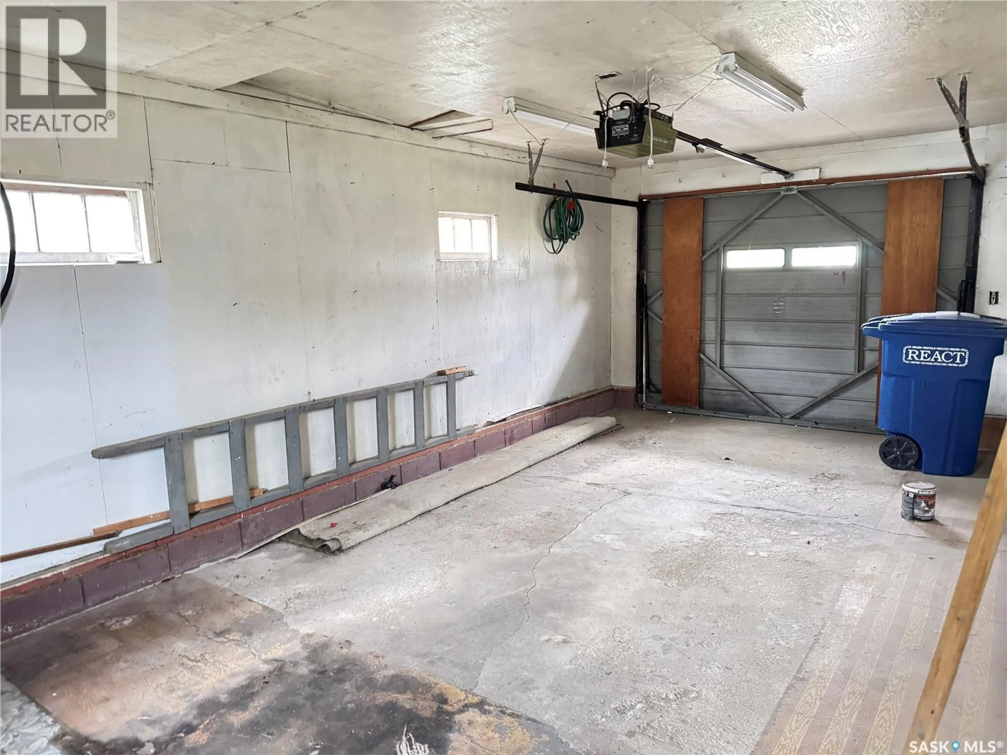 Indoor garage for 1016 10TH STREET, Humboldt Saskatchewan S0K2A0
