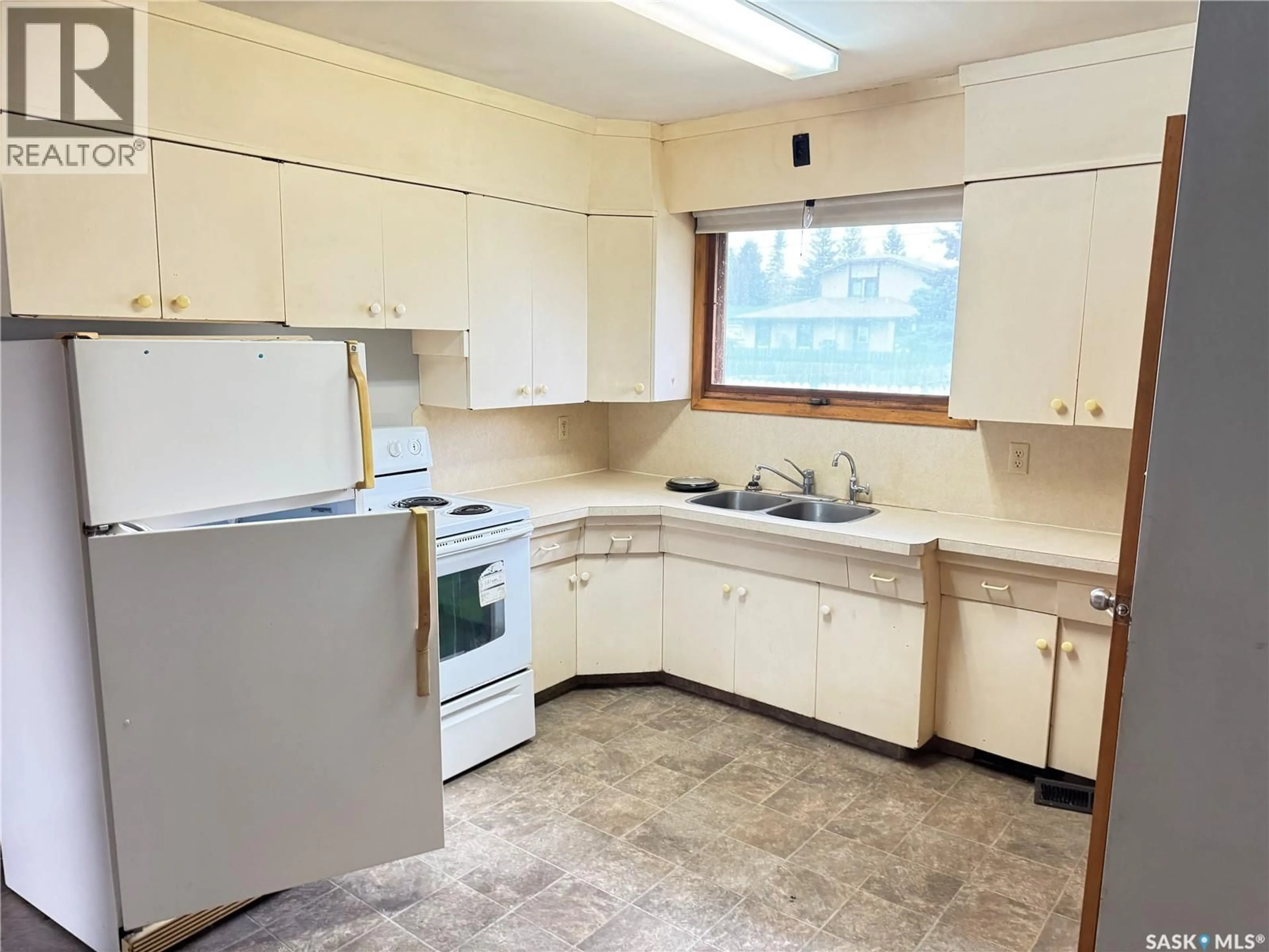Standard kitchen, unknown for 1016 10TH STREET, Humboldt Saskatchewan S0K2A0