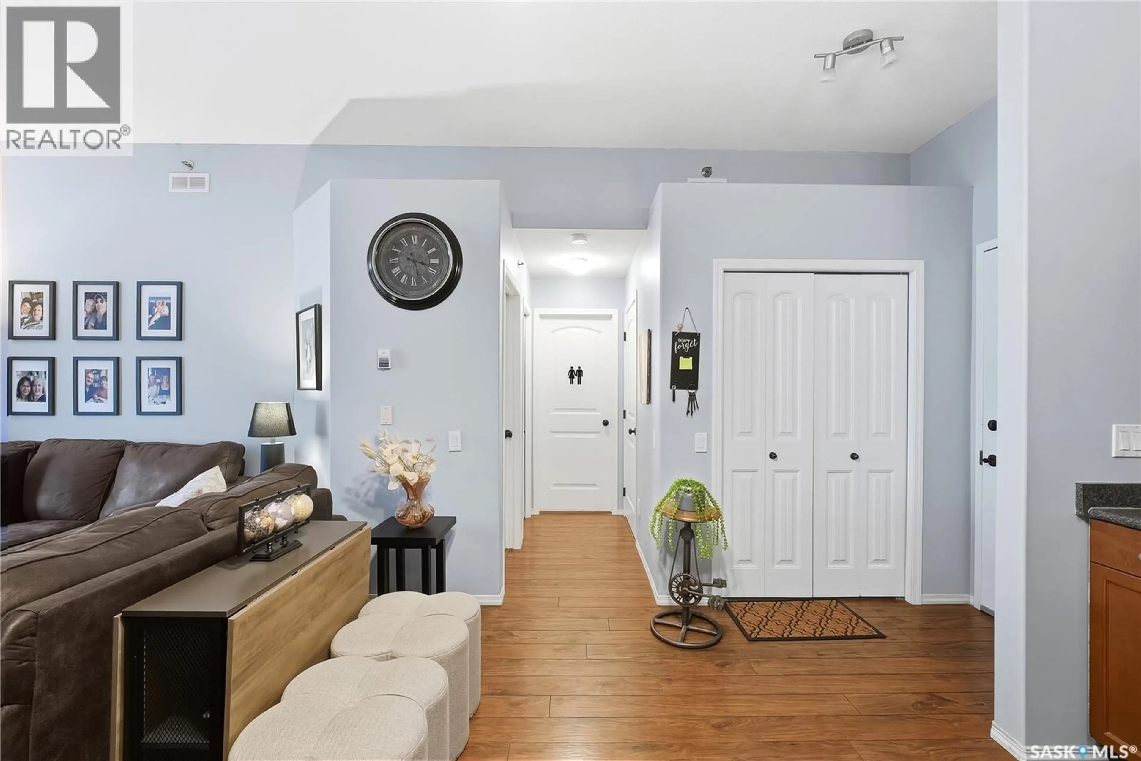 Indoor entryway for 409E - 1300 STOCKTON STREET, Regina Saskatchewan S4X0G1