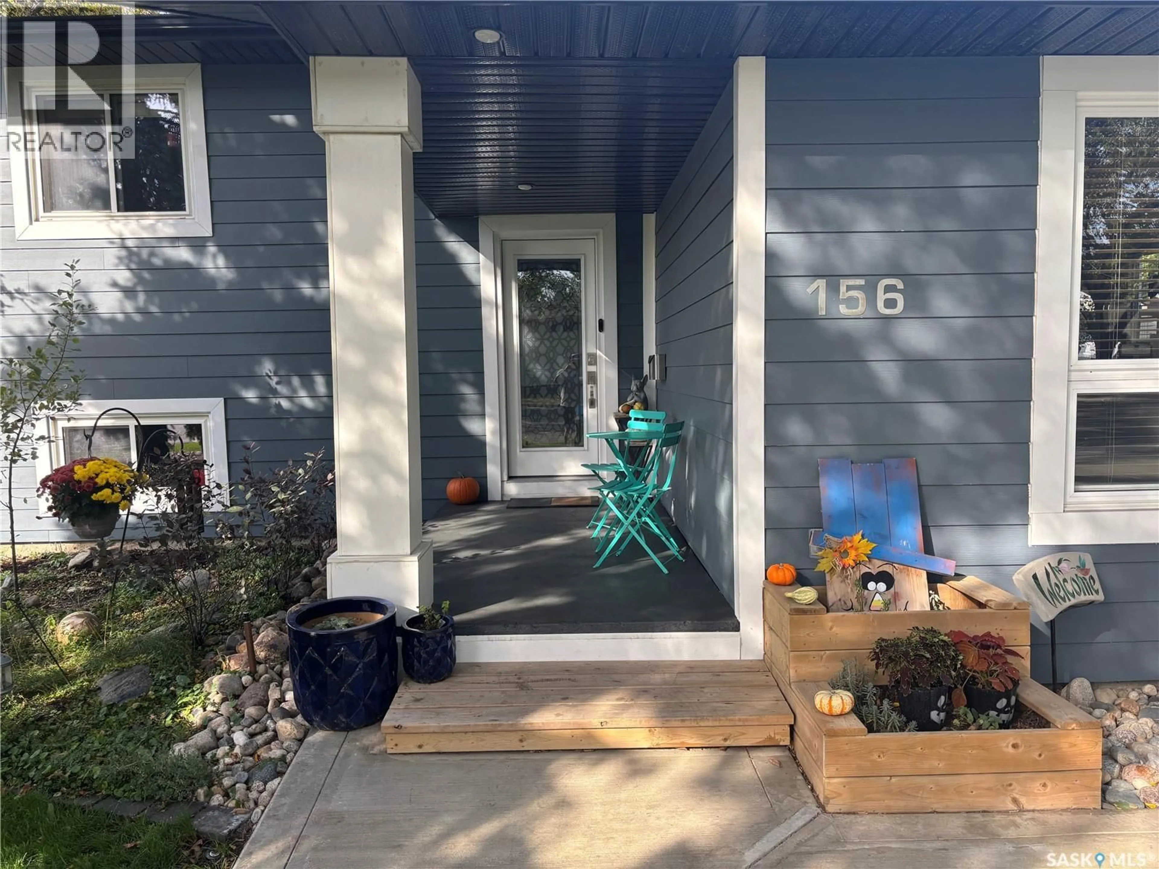 Indoor entryway for 156 TREMAINE AVENUE, Regina Saskatchewan S4R6S5
