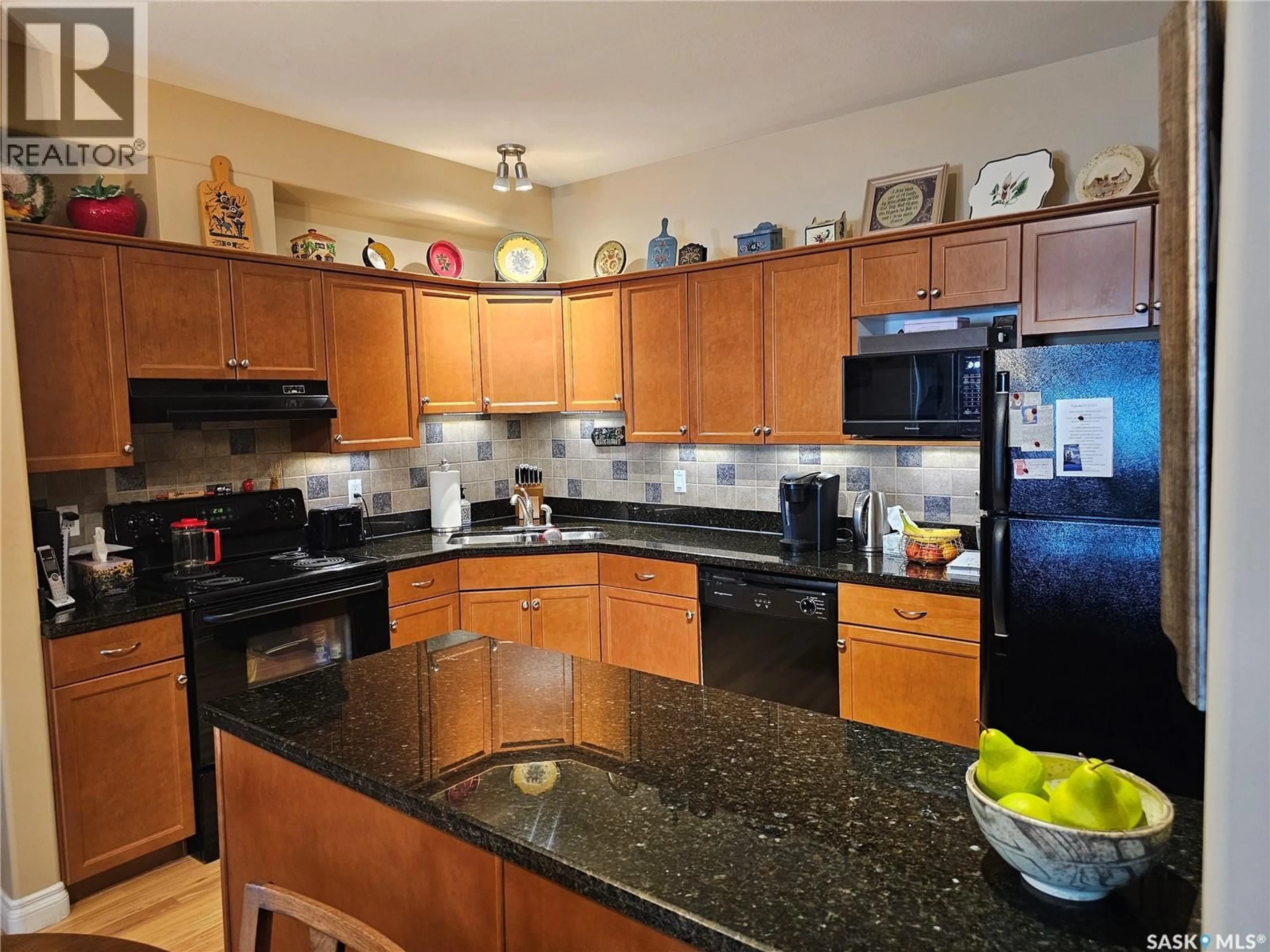 Standard kitchen, ceramic/tile floor for 310 333 NELSON ROAD, Saskatoon Saskatchewan S7S1P2